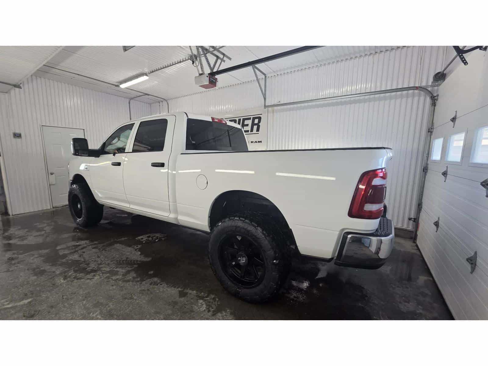 Image 3 RAM 3500 Tradesman 2024