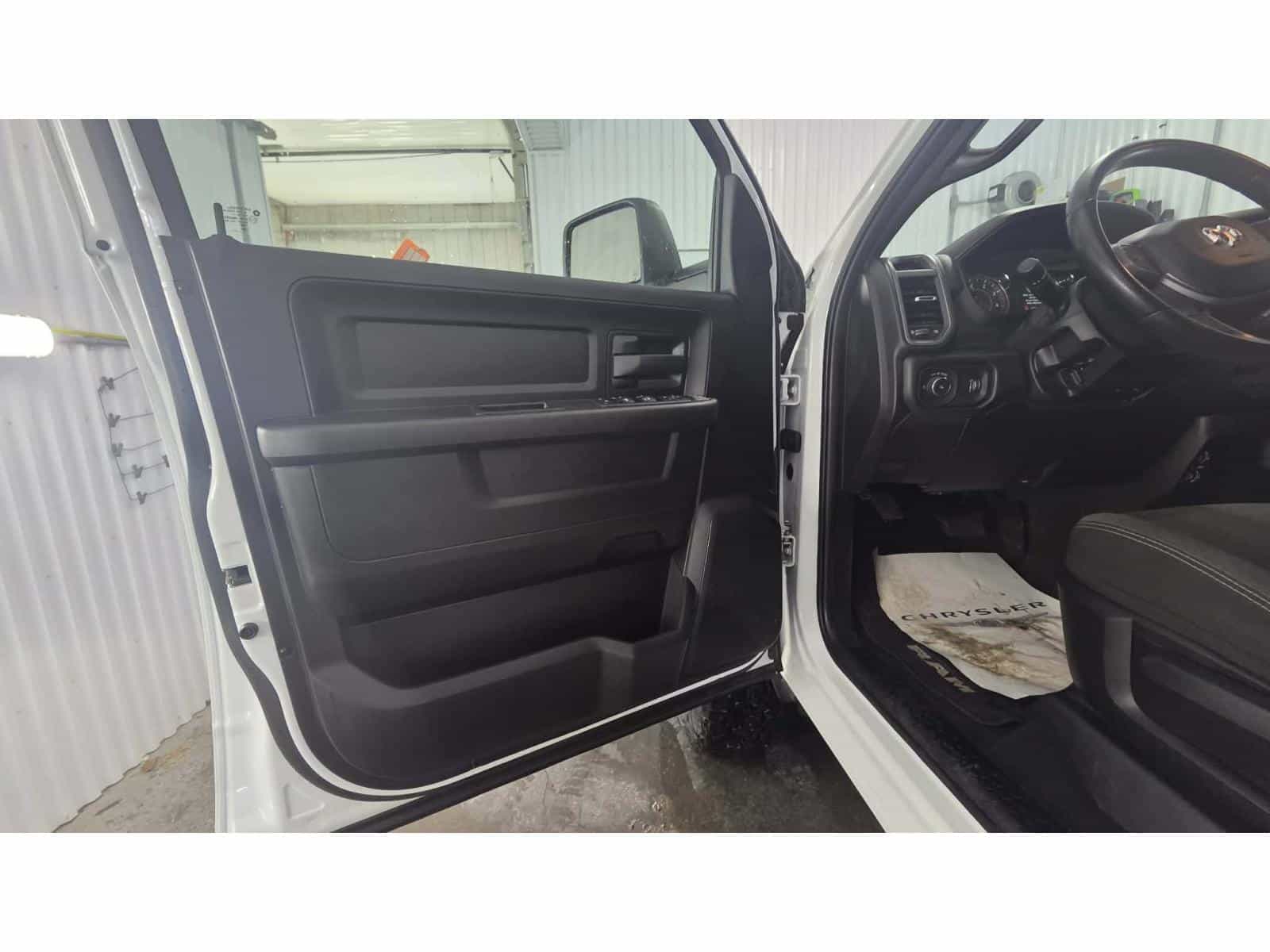 Image 8 RAM 3500 Tradesman 2024