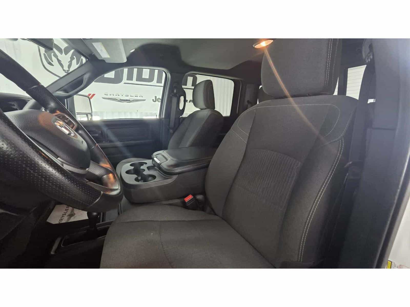 Image 11 RAM 3500 Tradesman 2024