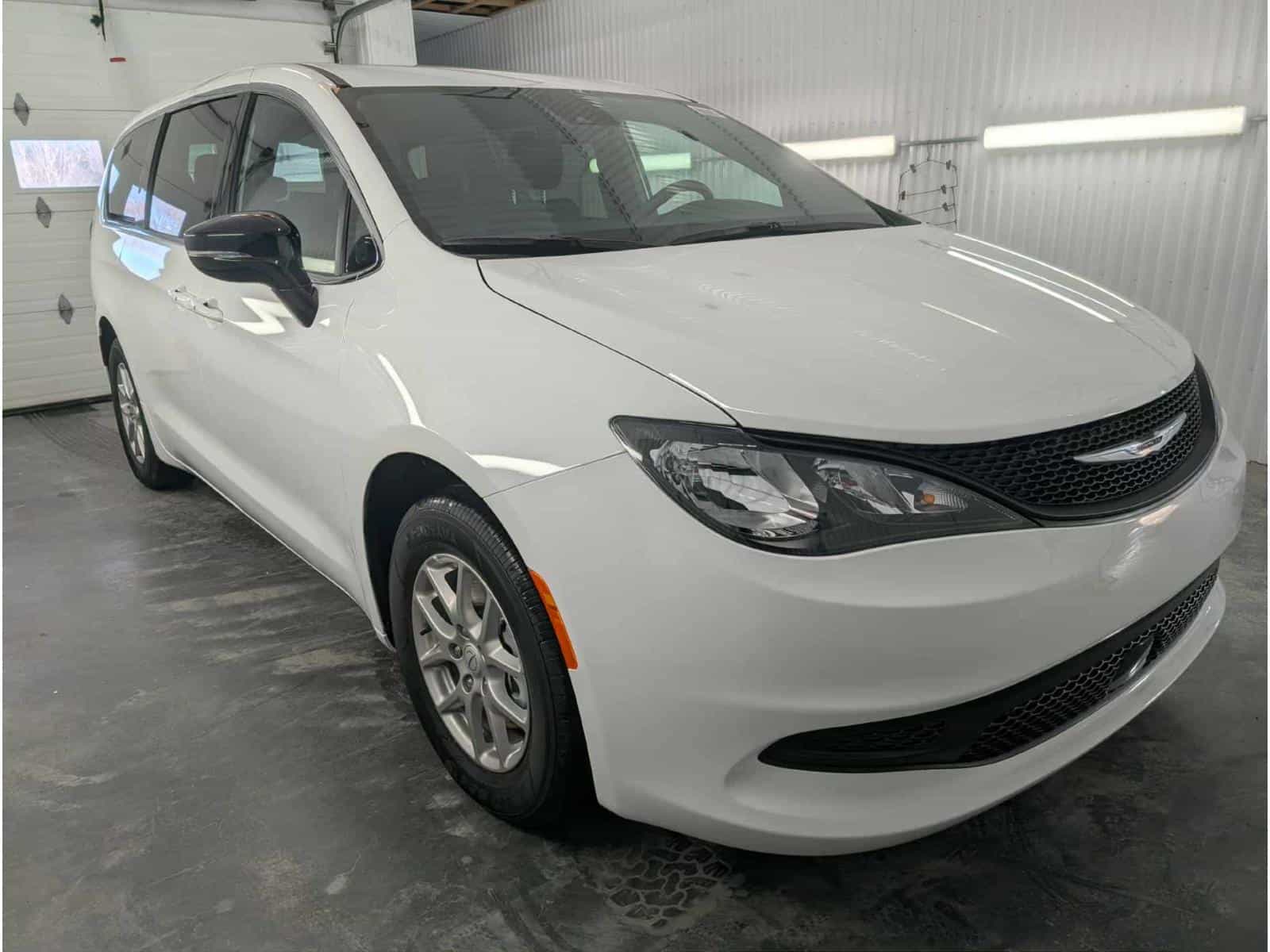 2026 Chrysler Grand Caravan SXT - Image 2