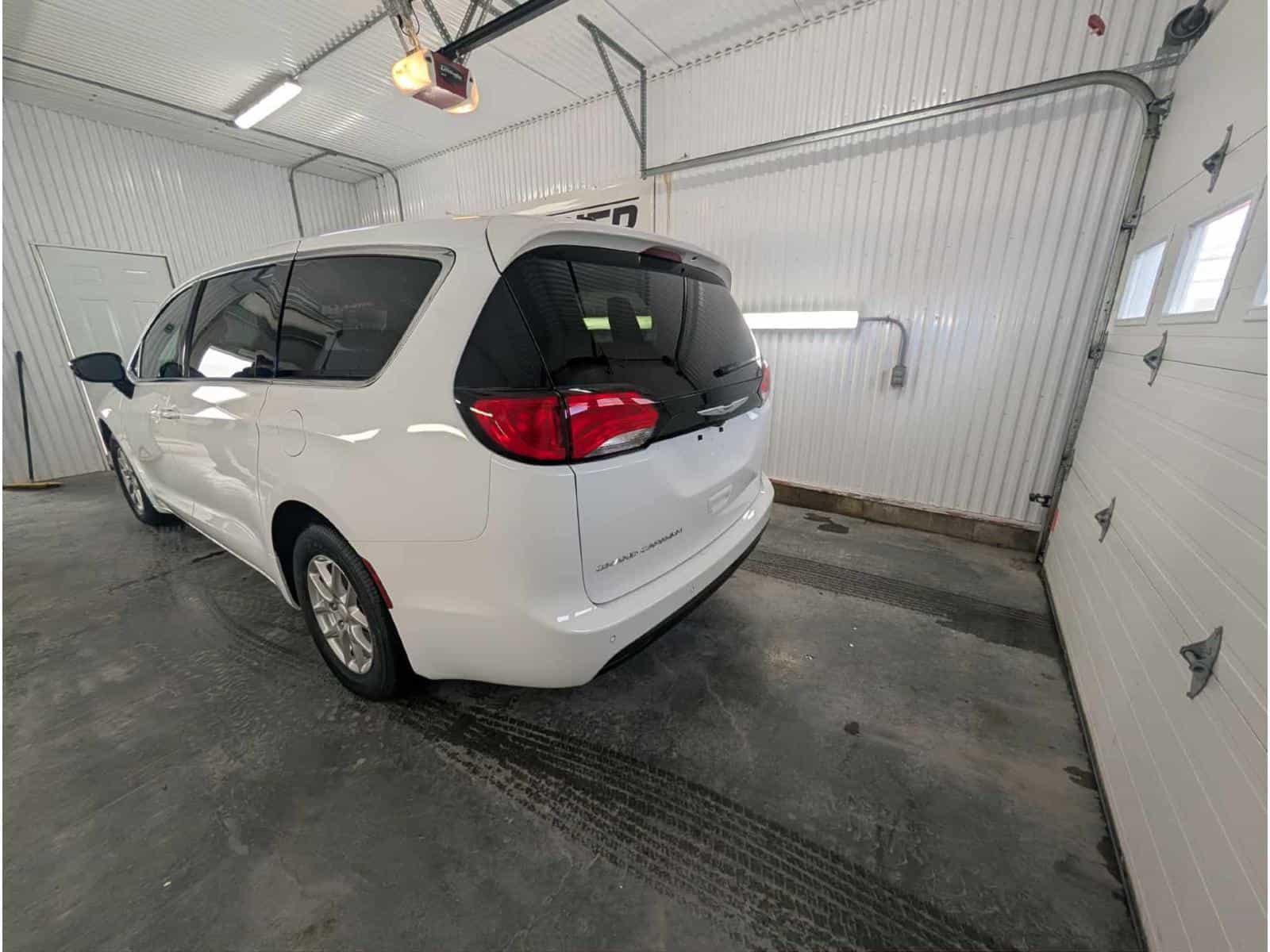 2026 Chrysler Grand Caravan SXT - Image 4