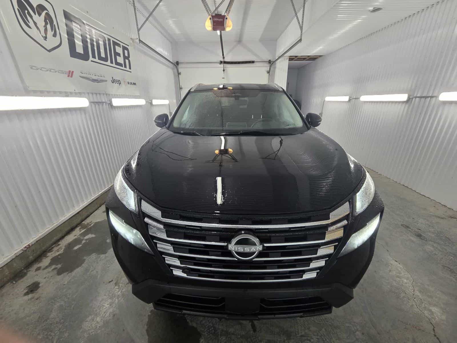 Image 2 Nissan Rogue SV Moonroof 2024