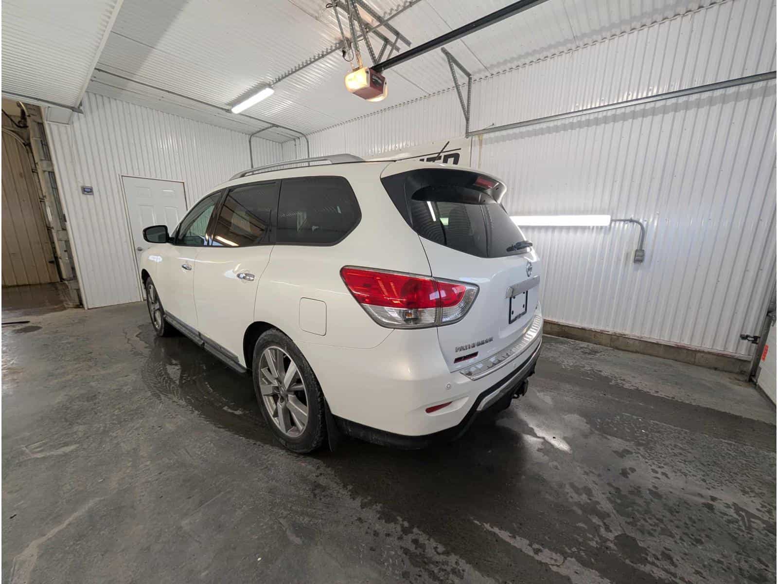 2014 Nissan Pathfinder Platinum - Image 6