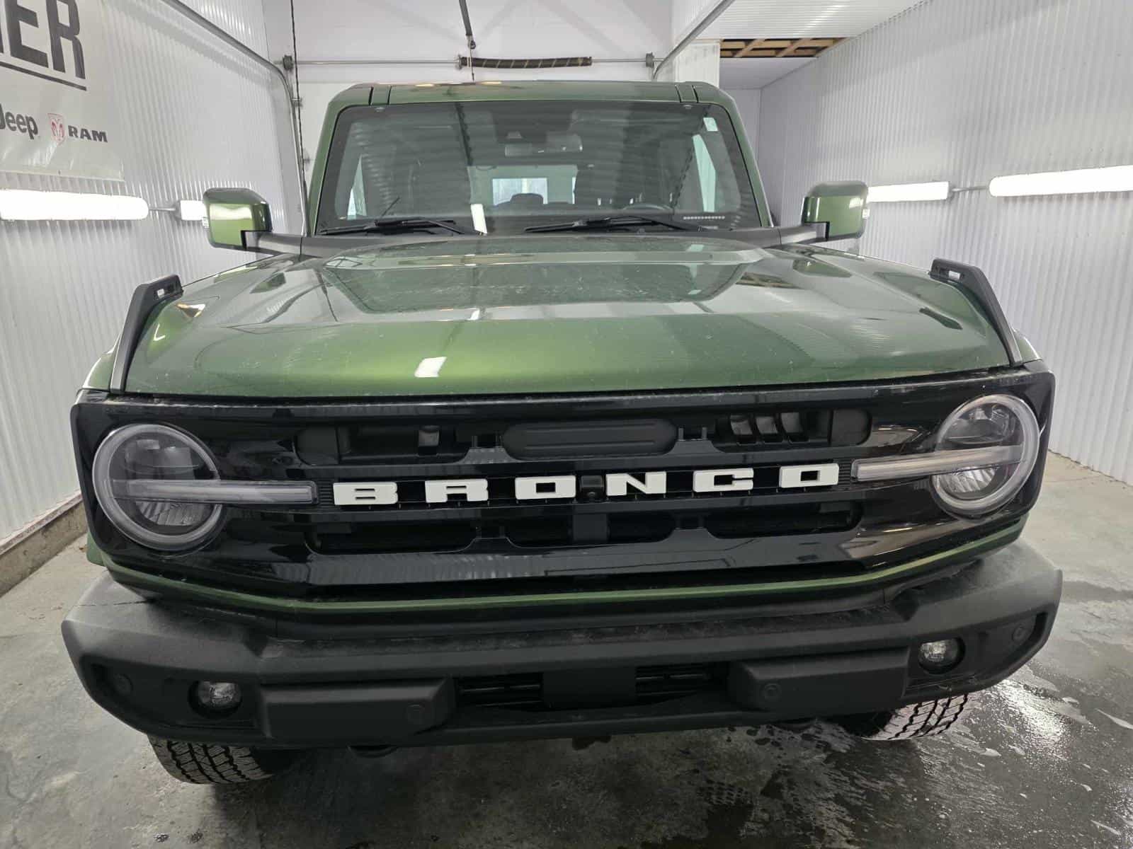 2023 Ford Bronco Base/Big Bend/Blac Outer Banks - Image 2