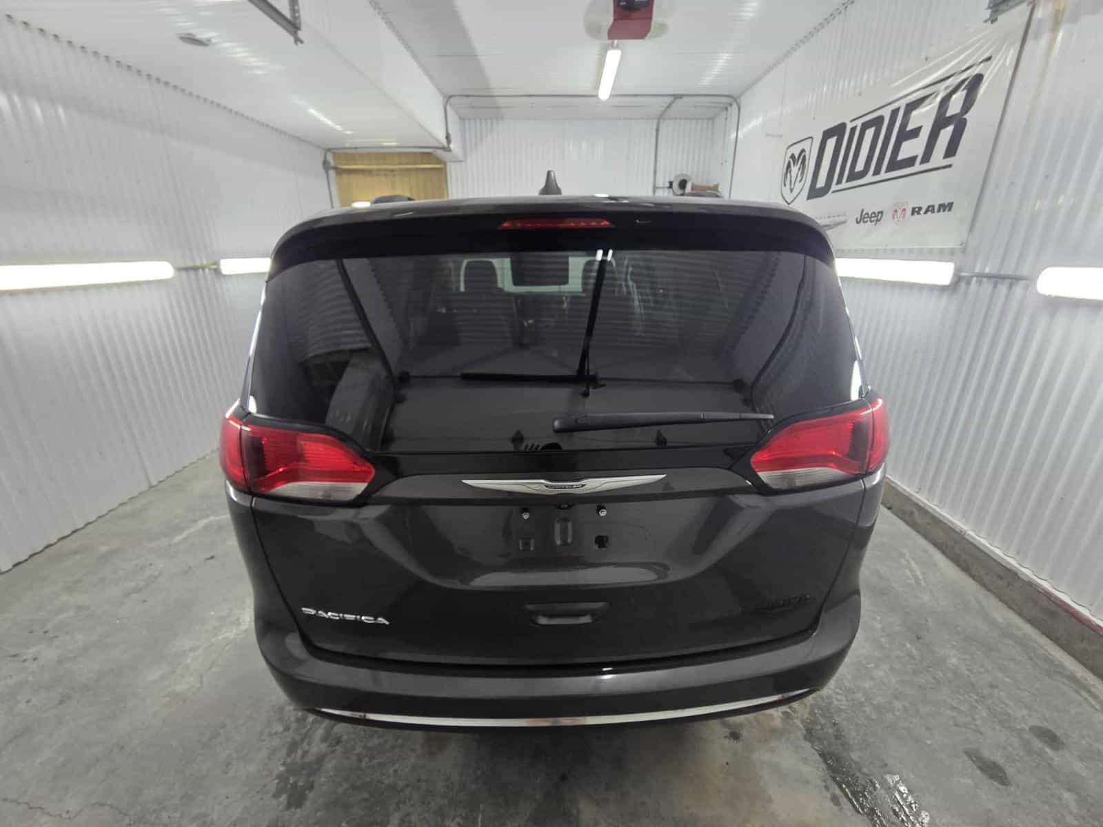 Image 5 Chrysler Pacificat Touring L 2017