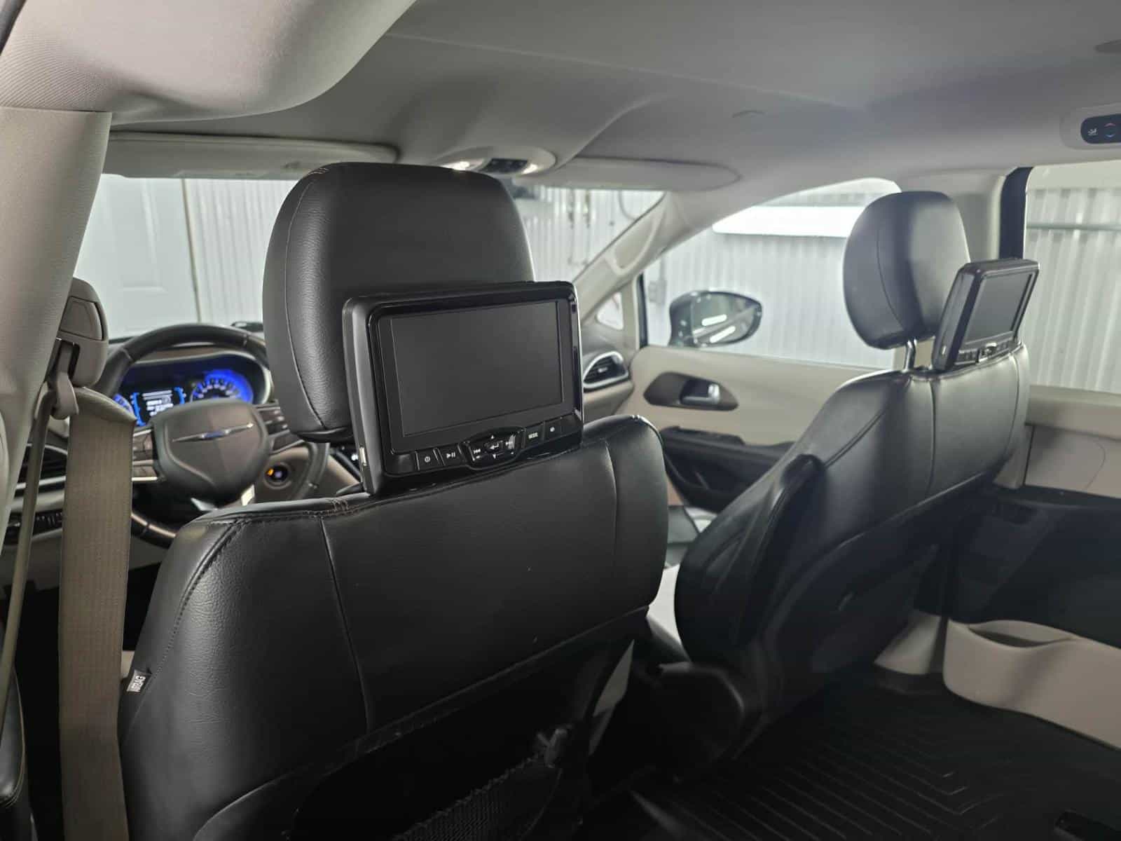 Image 14 Chrysler Pacificat Touring L 2017