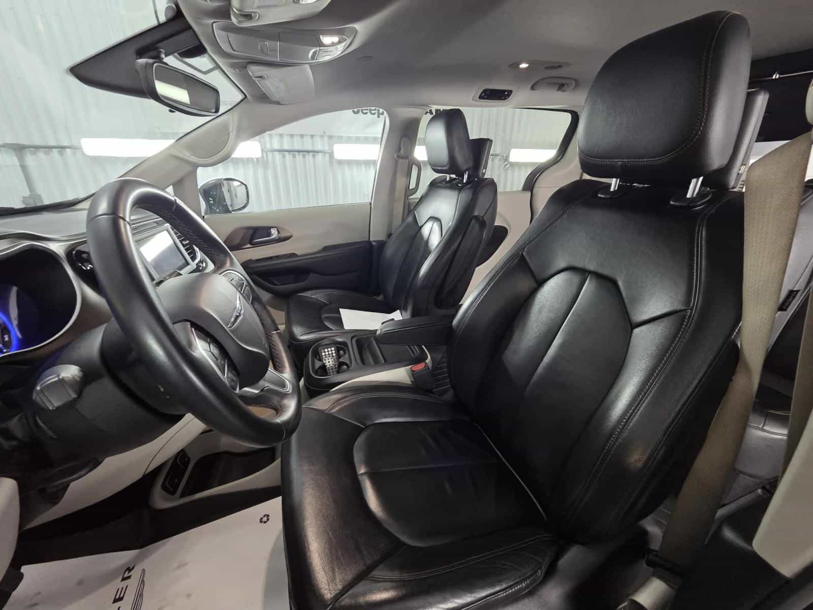 Image 11 Chrysler Pacificat Touring L 2017