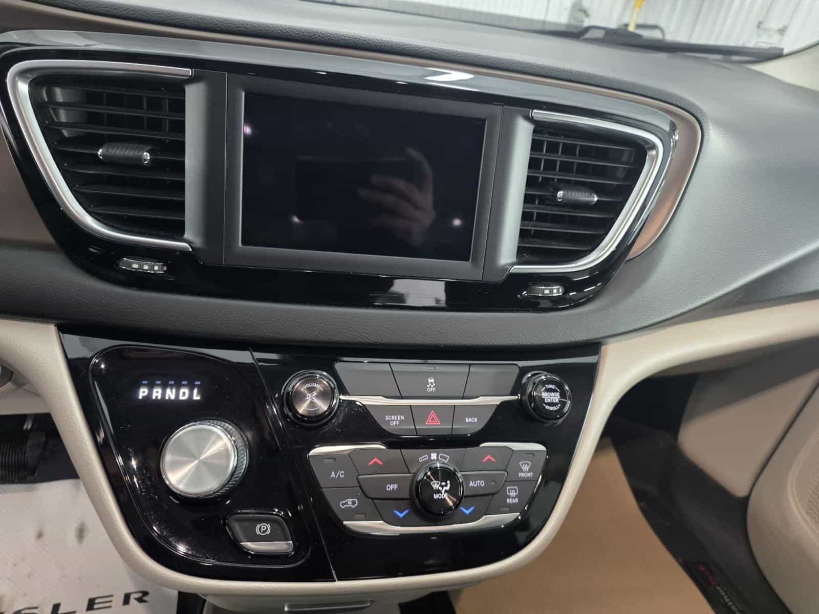 Image 10 Chrysler Pacificat Touring L 2017