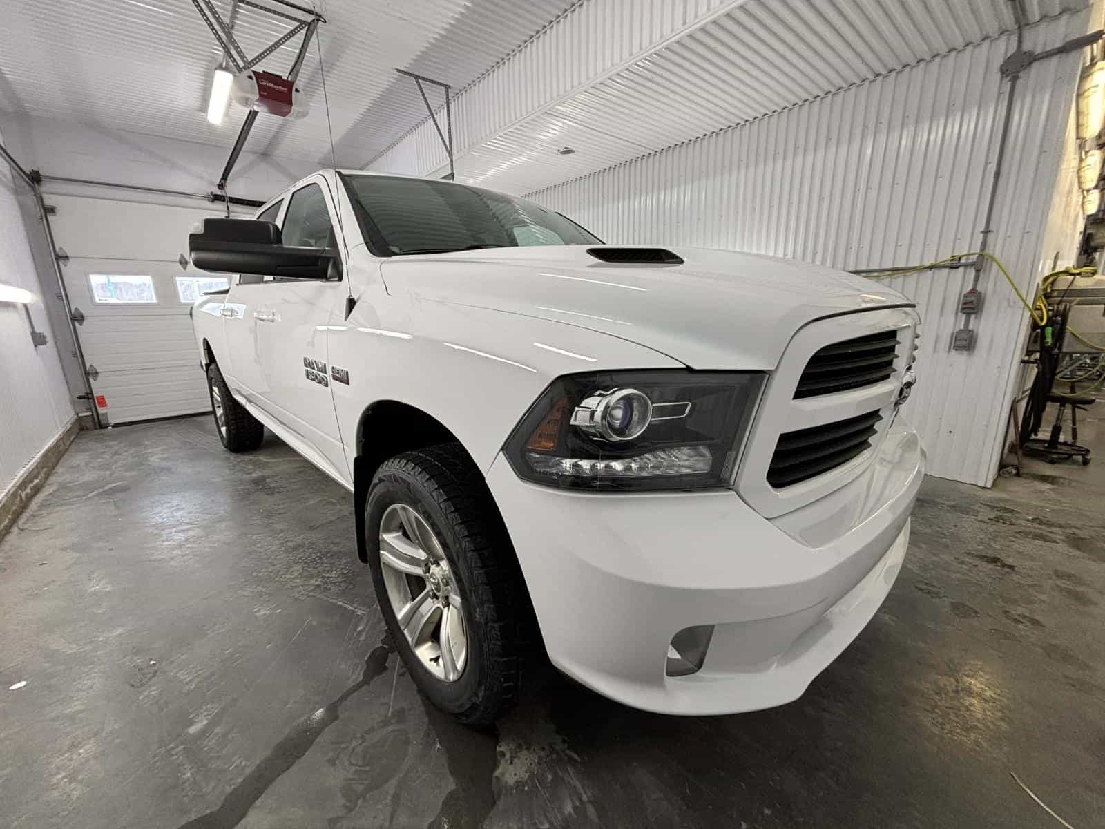 2017 RAM 1500 Sport - Image 2