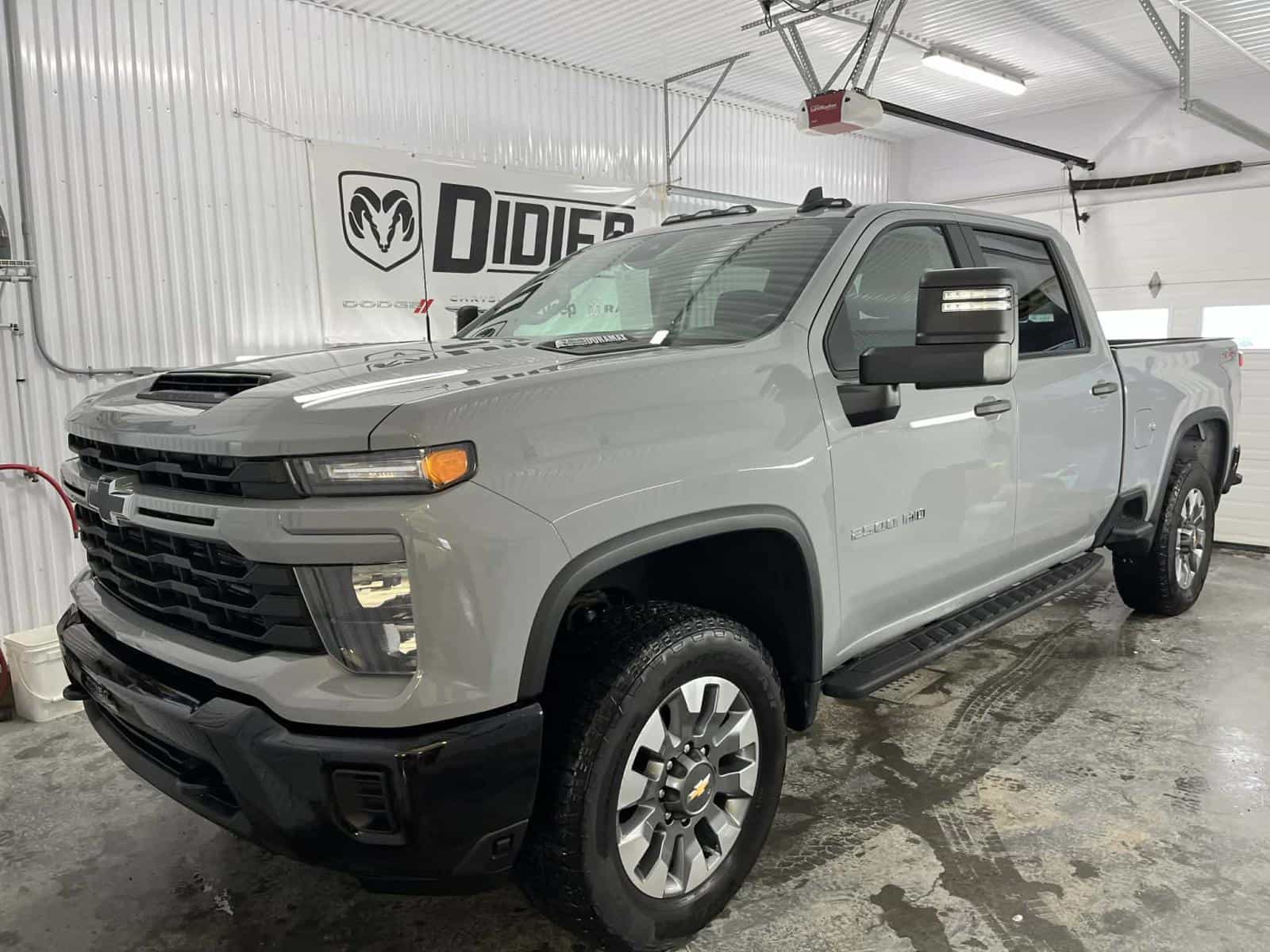 Image 1 Chevrolet Silverado Custom 2024