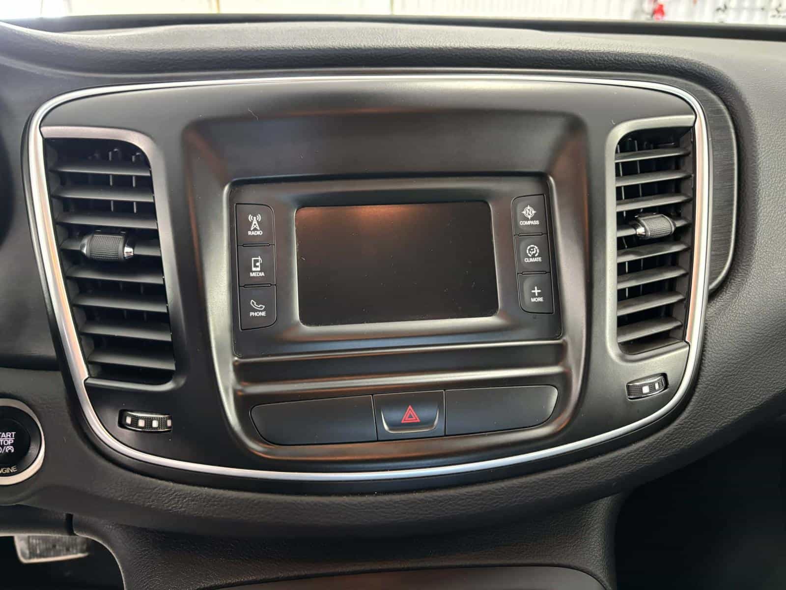 Image 8 Chrysler 200 LX 2016