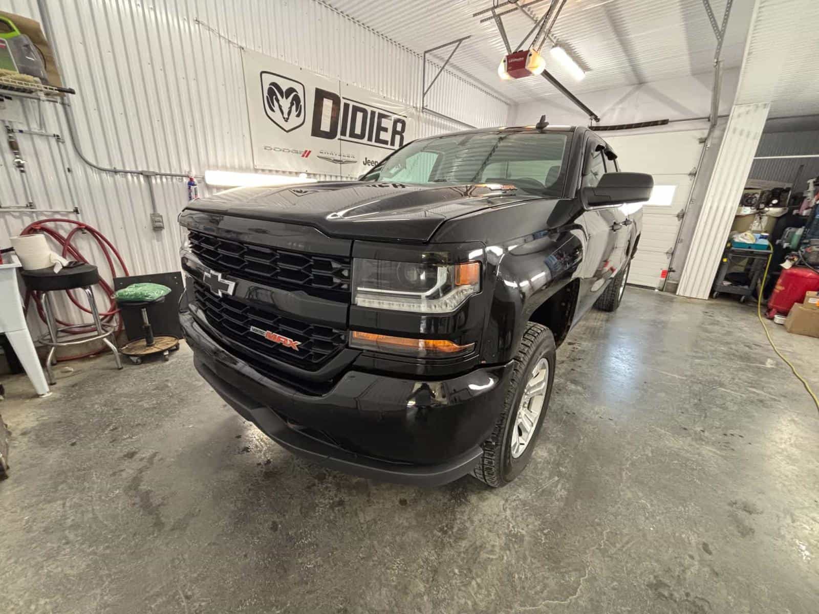 2017 Chevrolet Silverado Noir - Image 1
