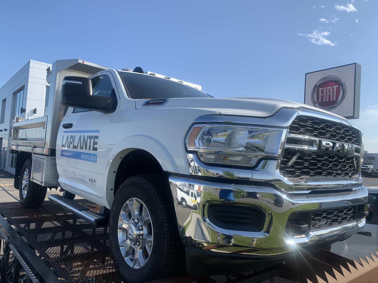 Image 2 RAM Chassis Cab 3500 Chassis Cab Tradesman 2024