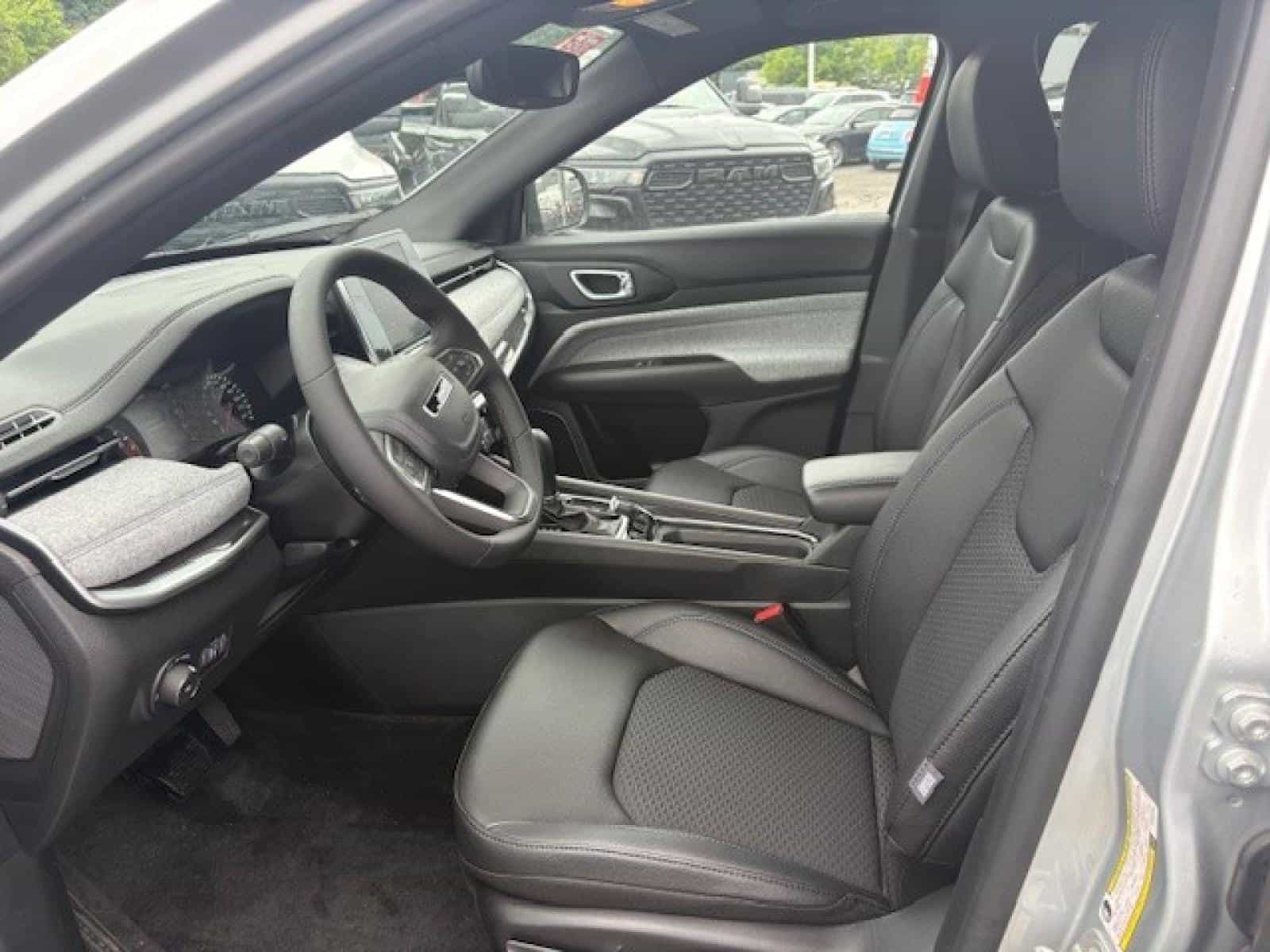 Image 4 Jeep Compass North 2025