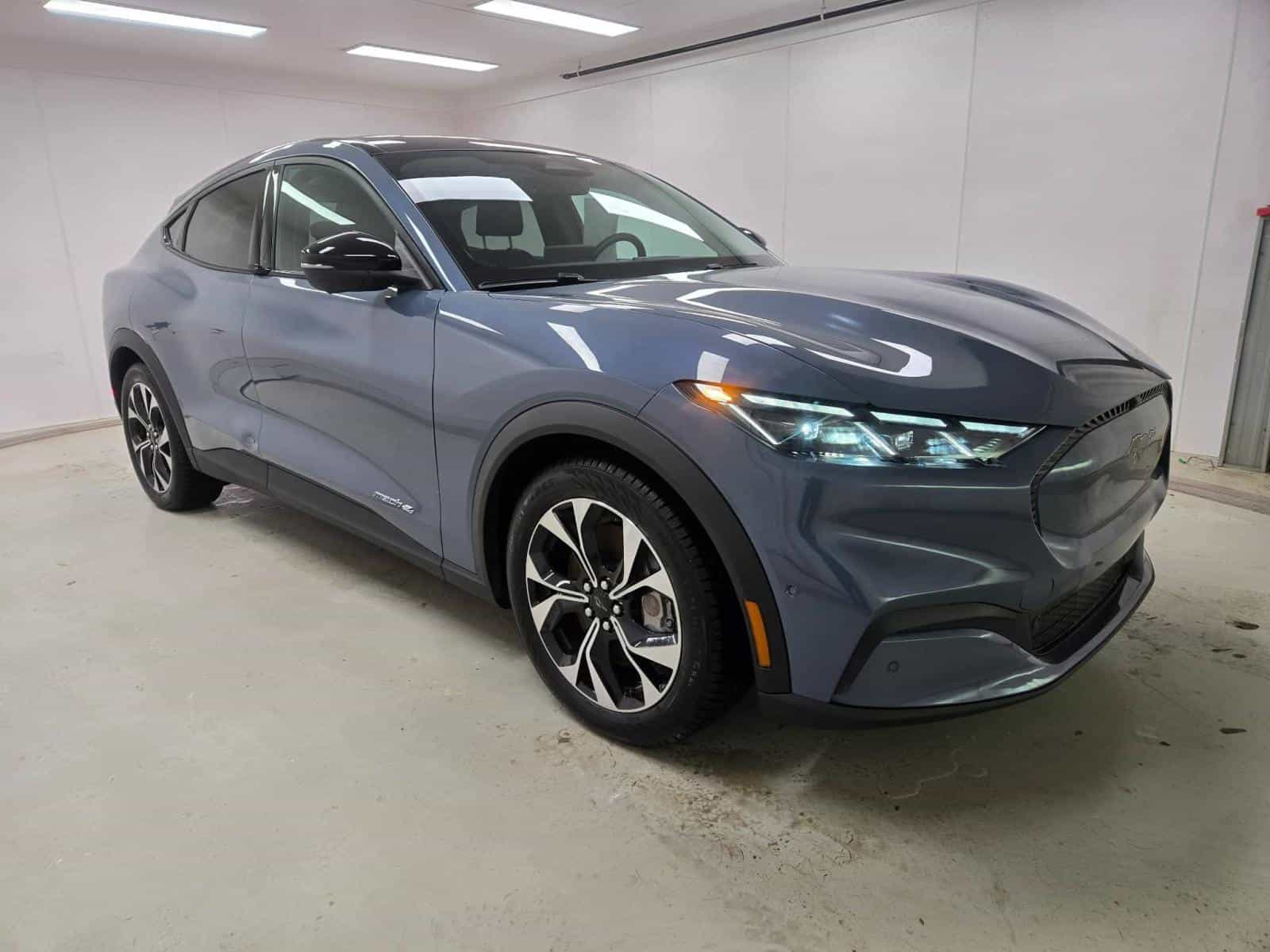 2024 Ford MUSTANG MACH-E SELECT Select - Image 3