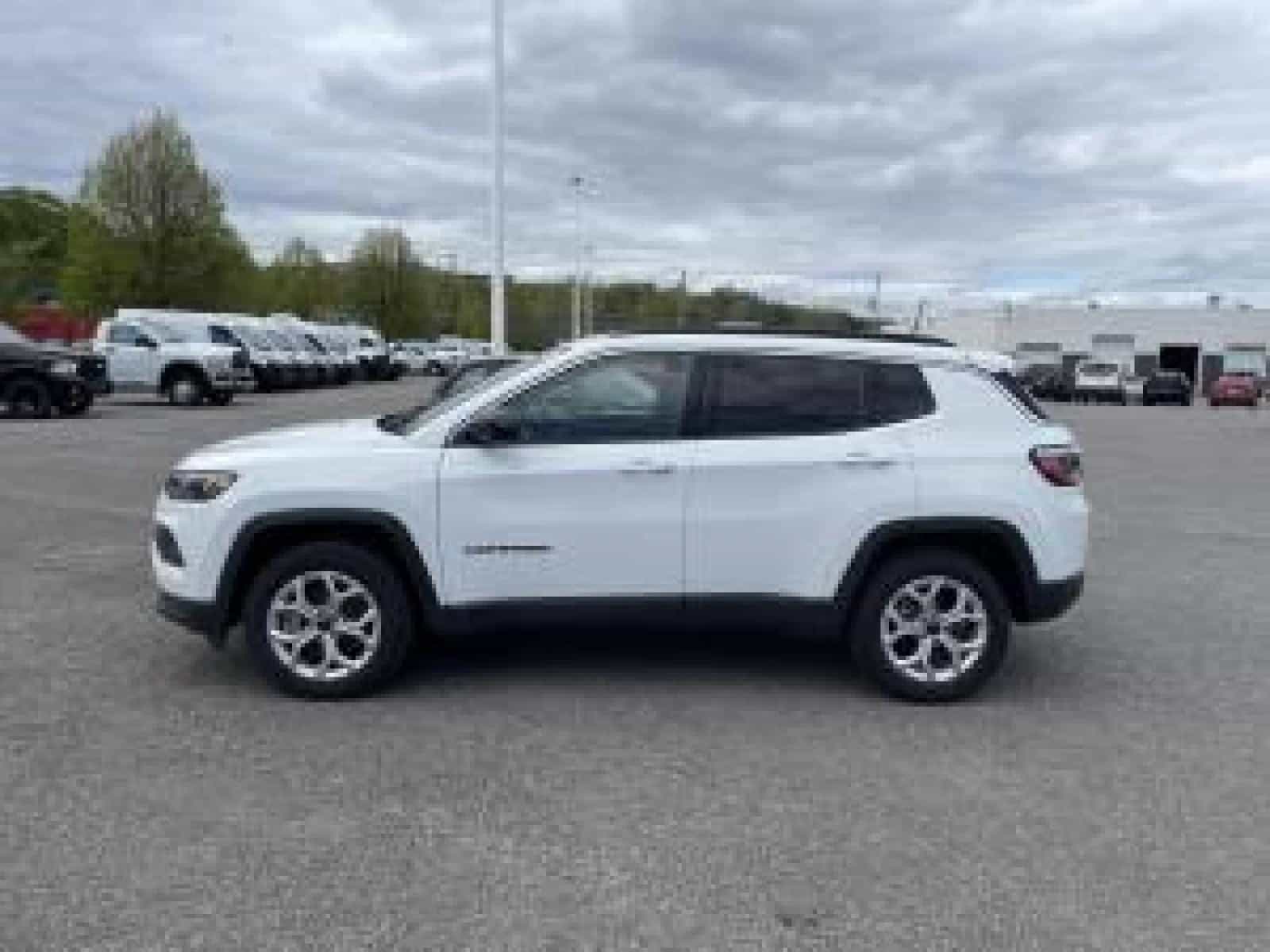 2025 Jeep Compass North - Image 2