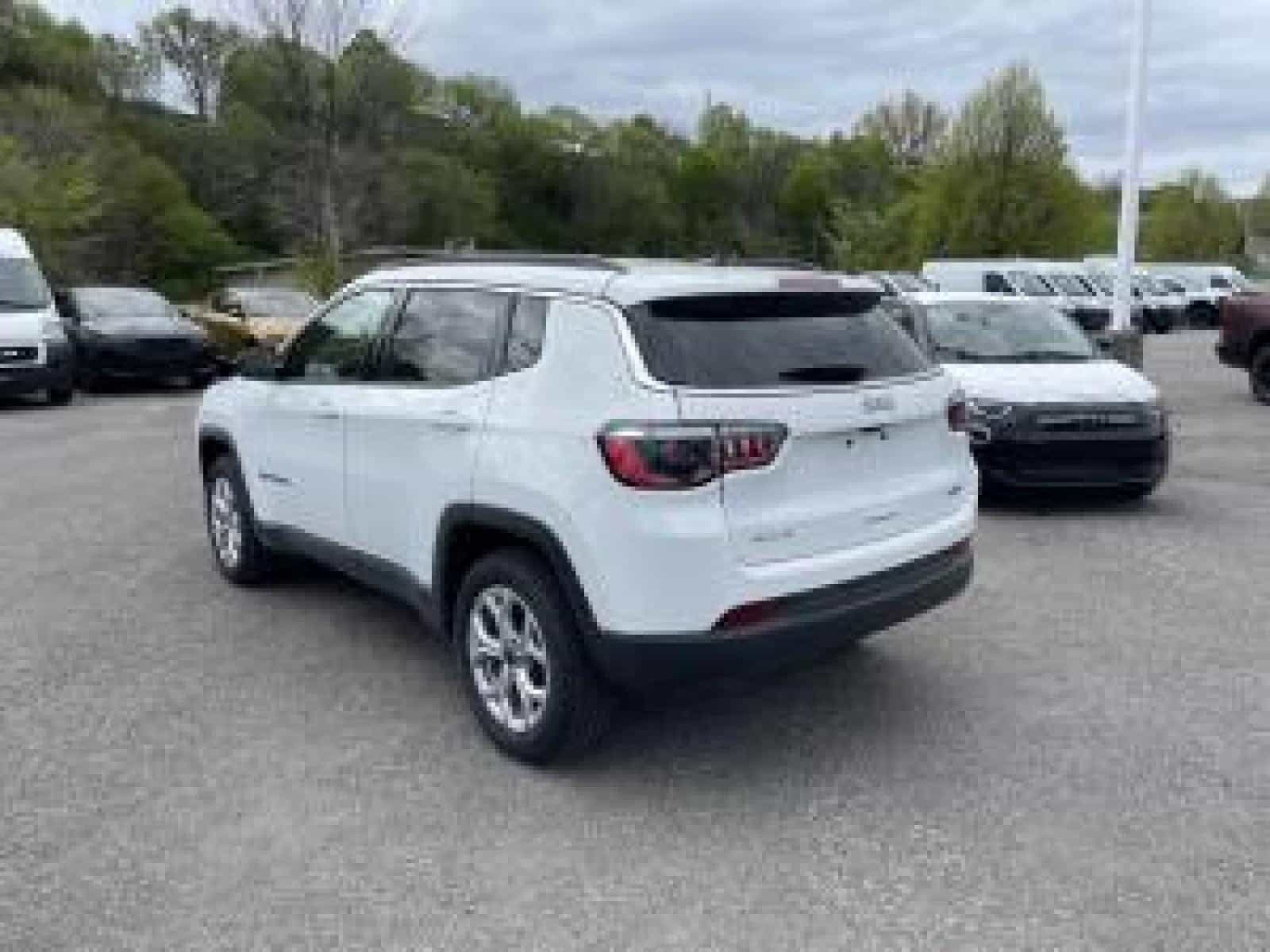 2025 Jeep Compass North - Image 3