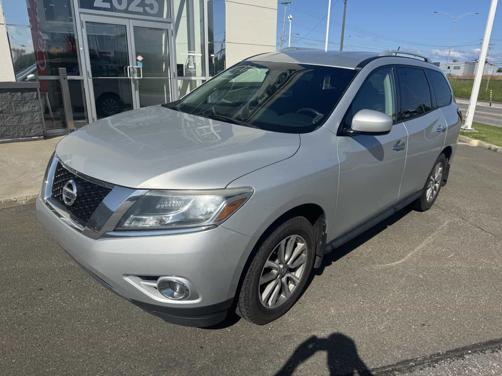 2016 Nissan PATHFINDER S/SV/SL/PLAT SV - Image 1