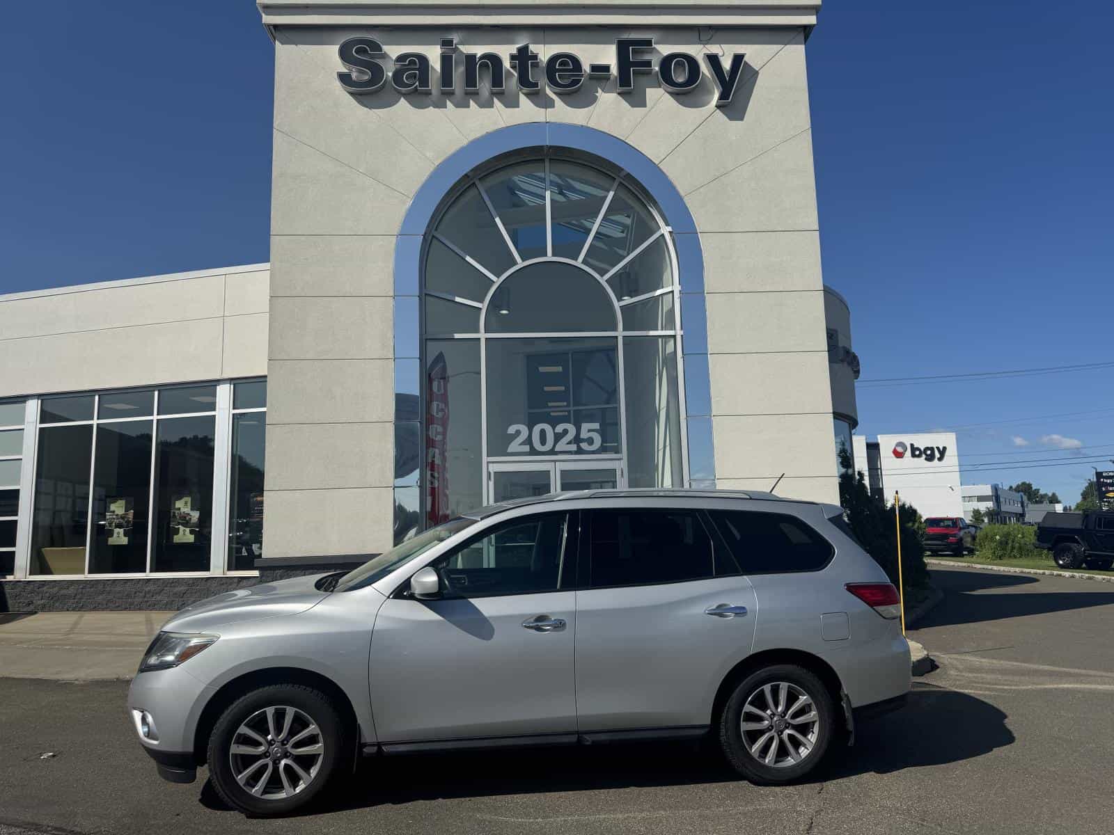 2016 Nissan PATHFINDER S/SV/SL/PLAT SV - Image 2