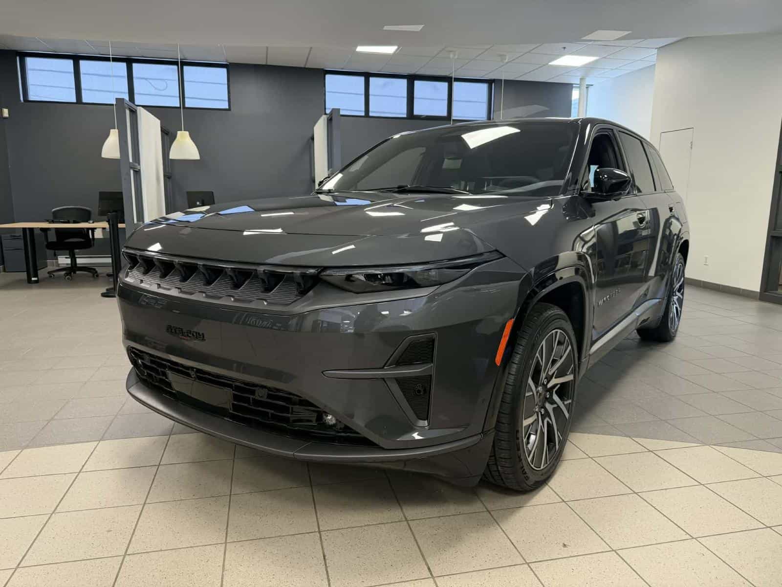 2025 Jeep Wagoneer S Code d Ensemble clair 25S Limited - Image 1