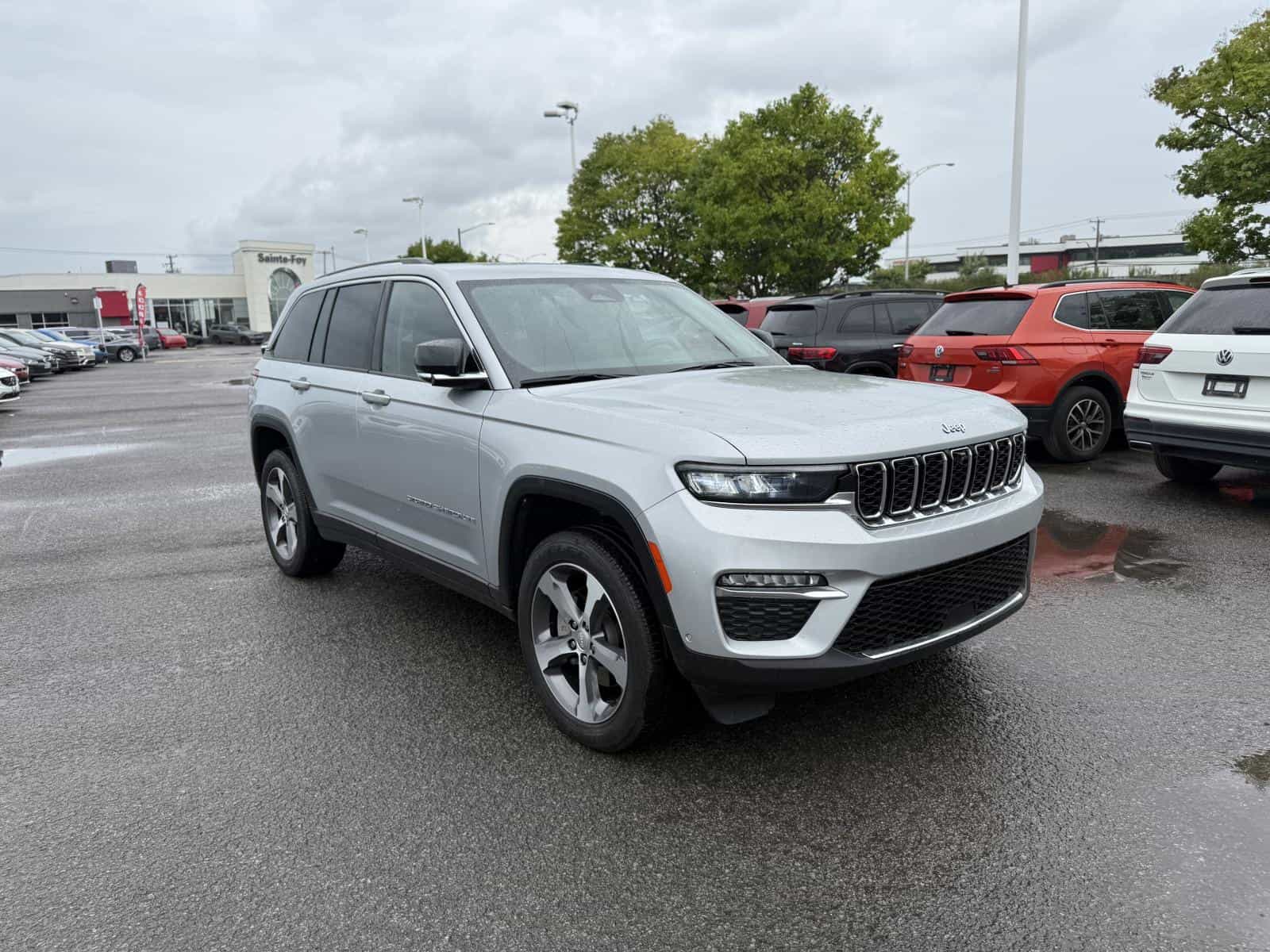 2023 Jeep Grand Cherokee Limited 4Xe Base 4XE - Image 3