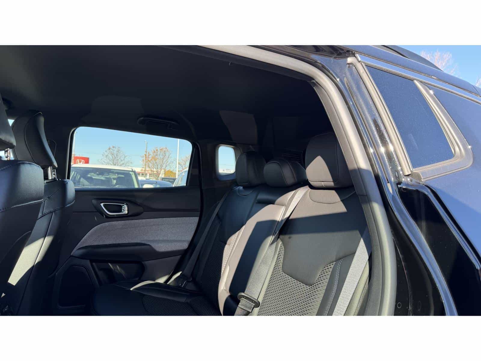 Image 13 Jeep Compass North 2026