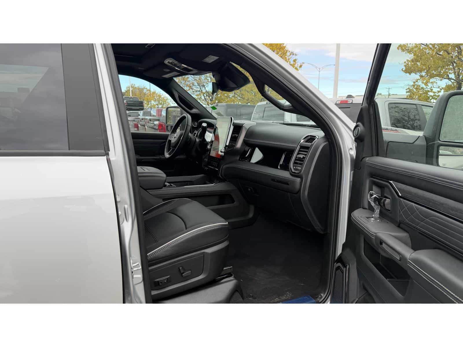 Image 5 RAM 2500 Limited 2026