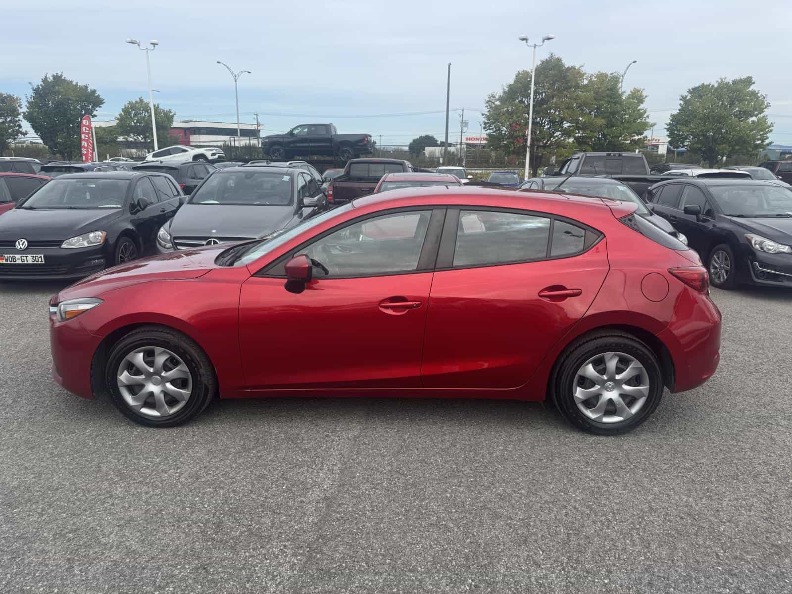 2018 Mazda MAZDA3 SPORT Sport GX - Image 2