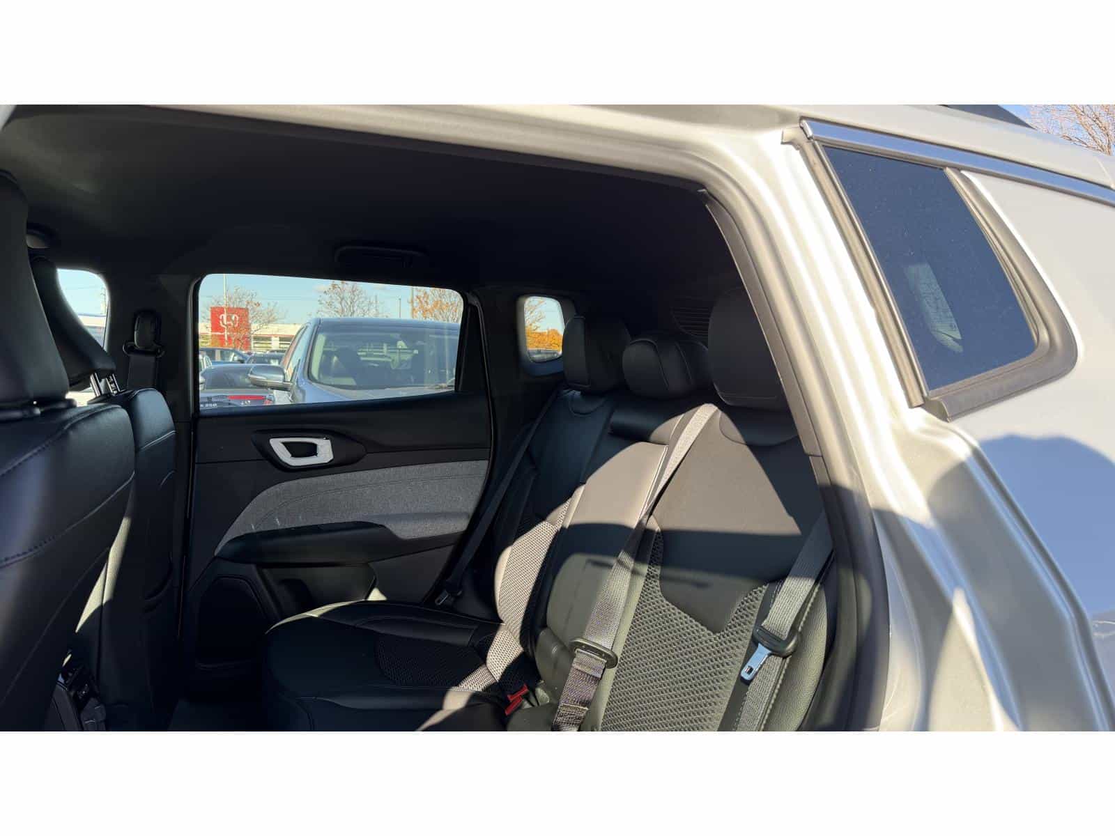 Image 12 Jeep Compass North 2026