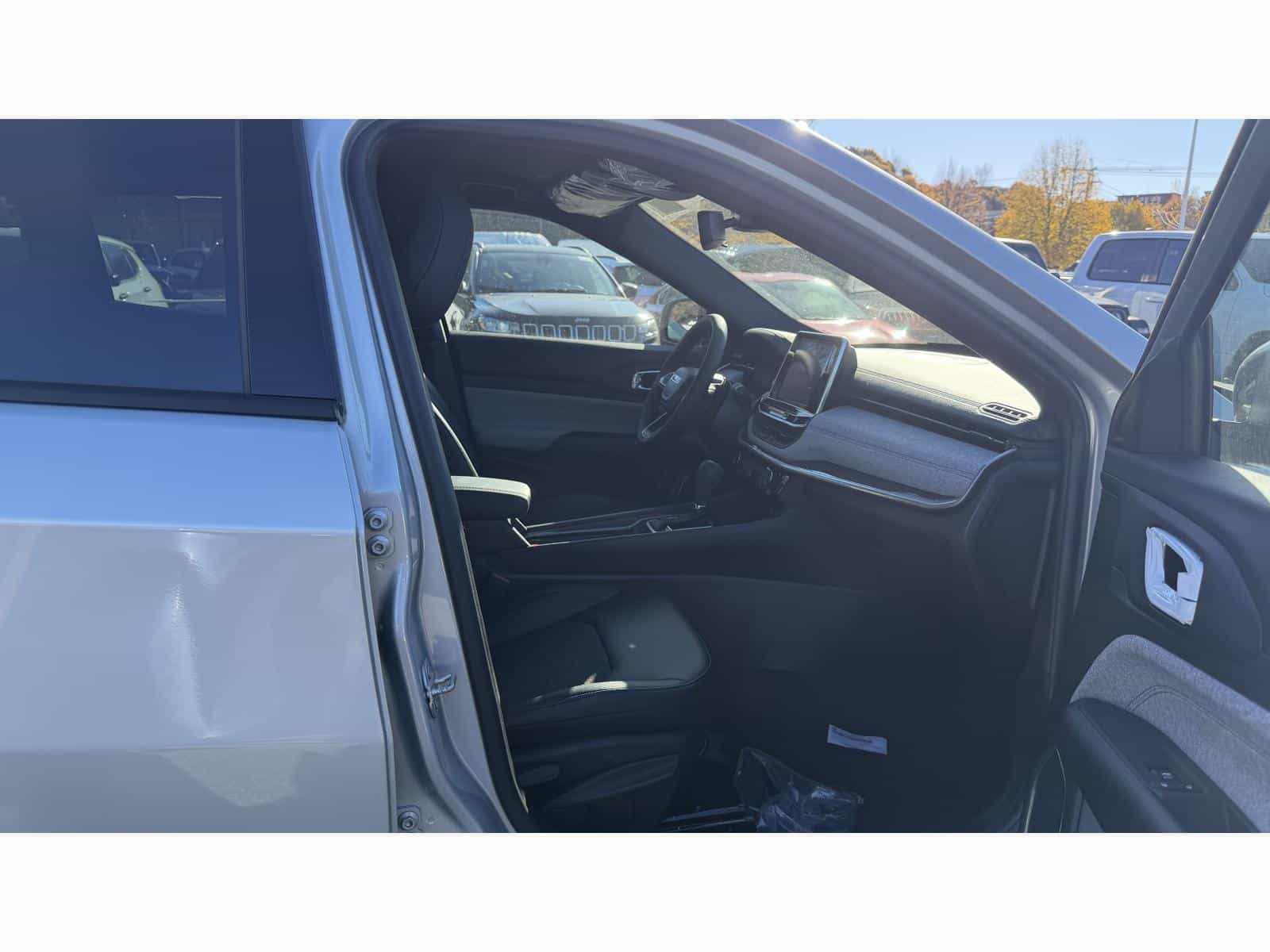 Image 13 Jeep Compass North 2026
