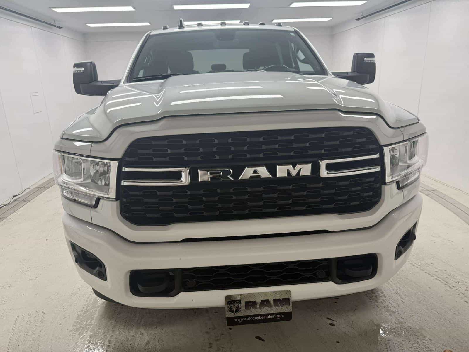 2024 RAM 3500 Big Horn - Image 2