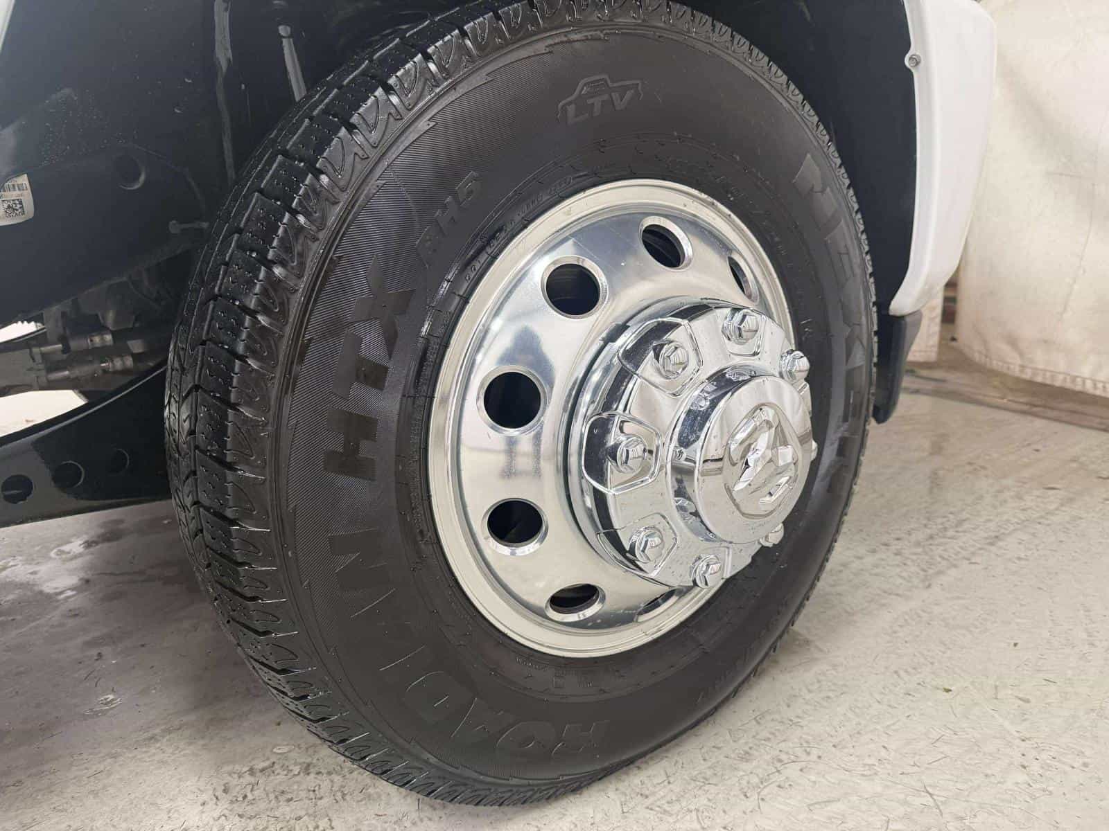 2024 RAM 3500 Big Horn - Image 6