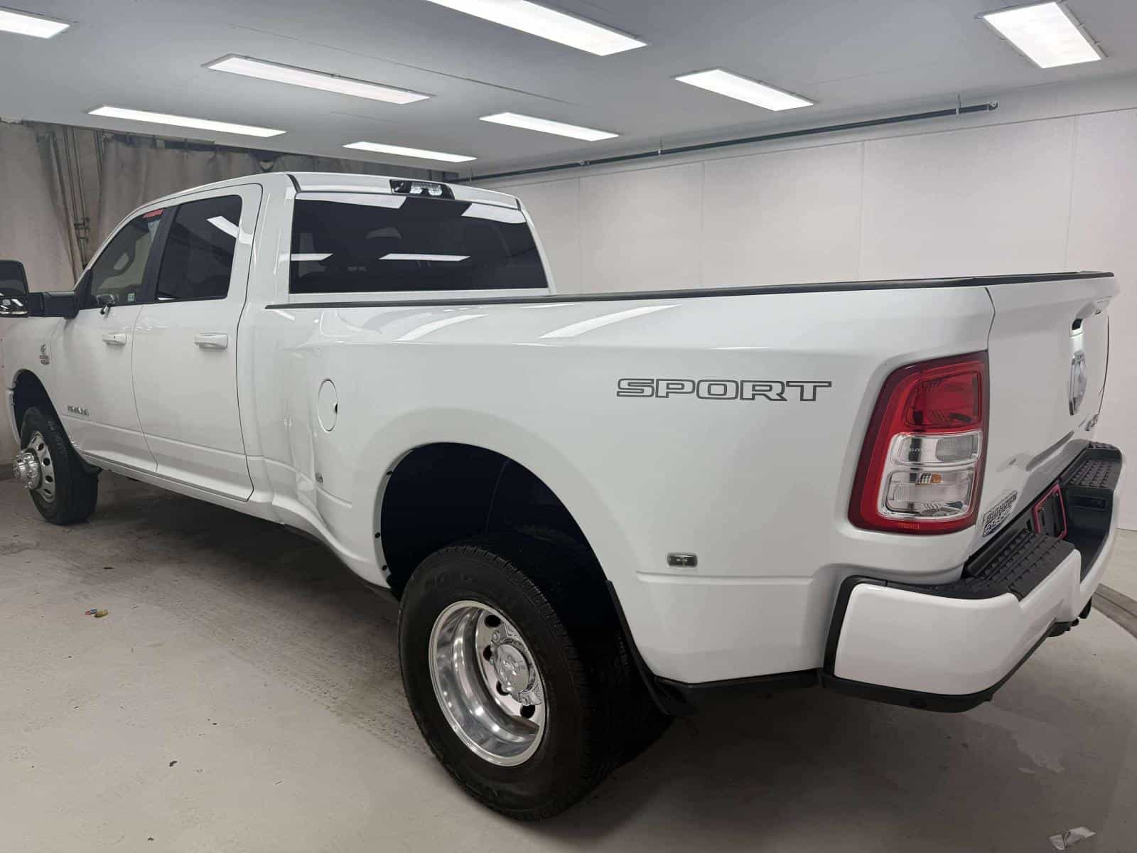 2024 RAM 3500 Big Horn - Image 5