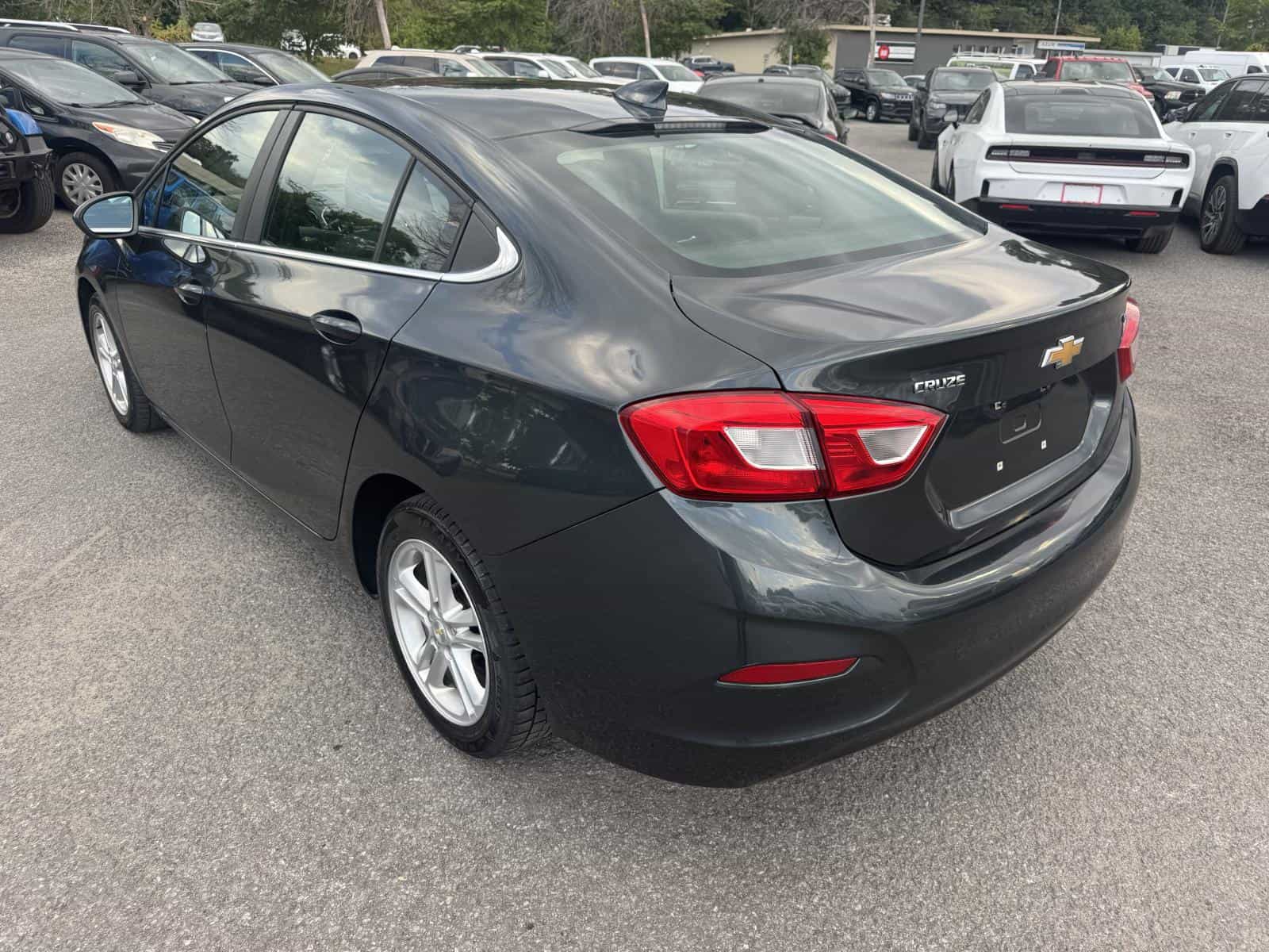 2018 Chevrolet CRUZE LT LT - Image 2
