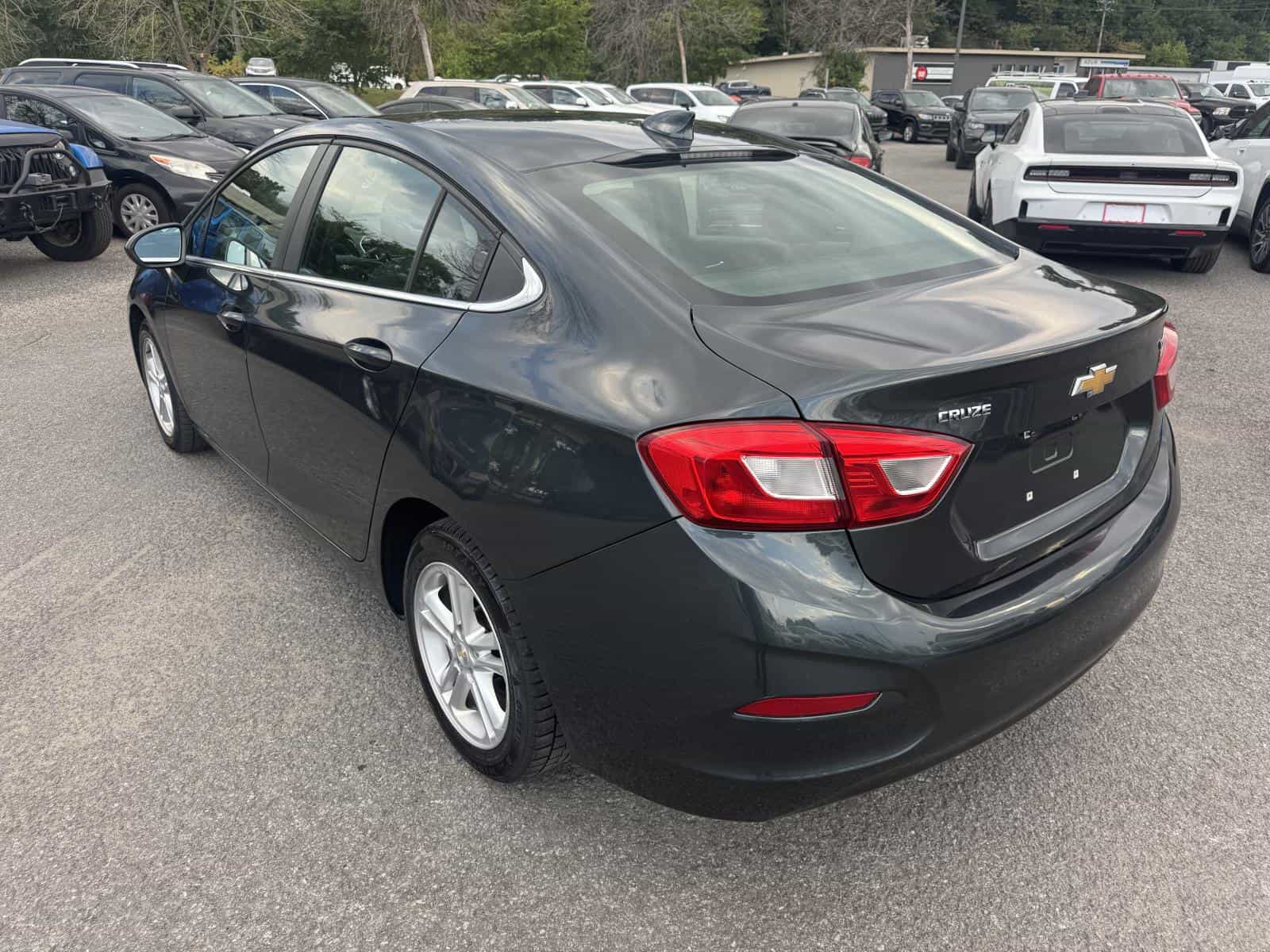2018 Chevrolet CRUZE LT LT - Image 3