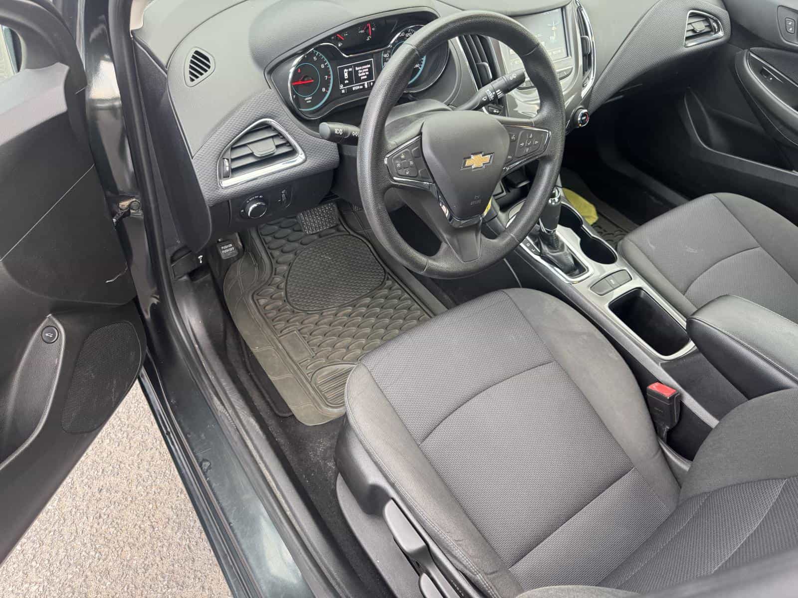 2018 Chevrolet CRUZE LT LT - Image 7