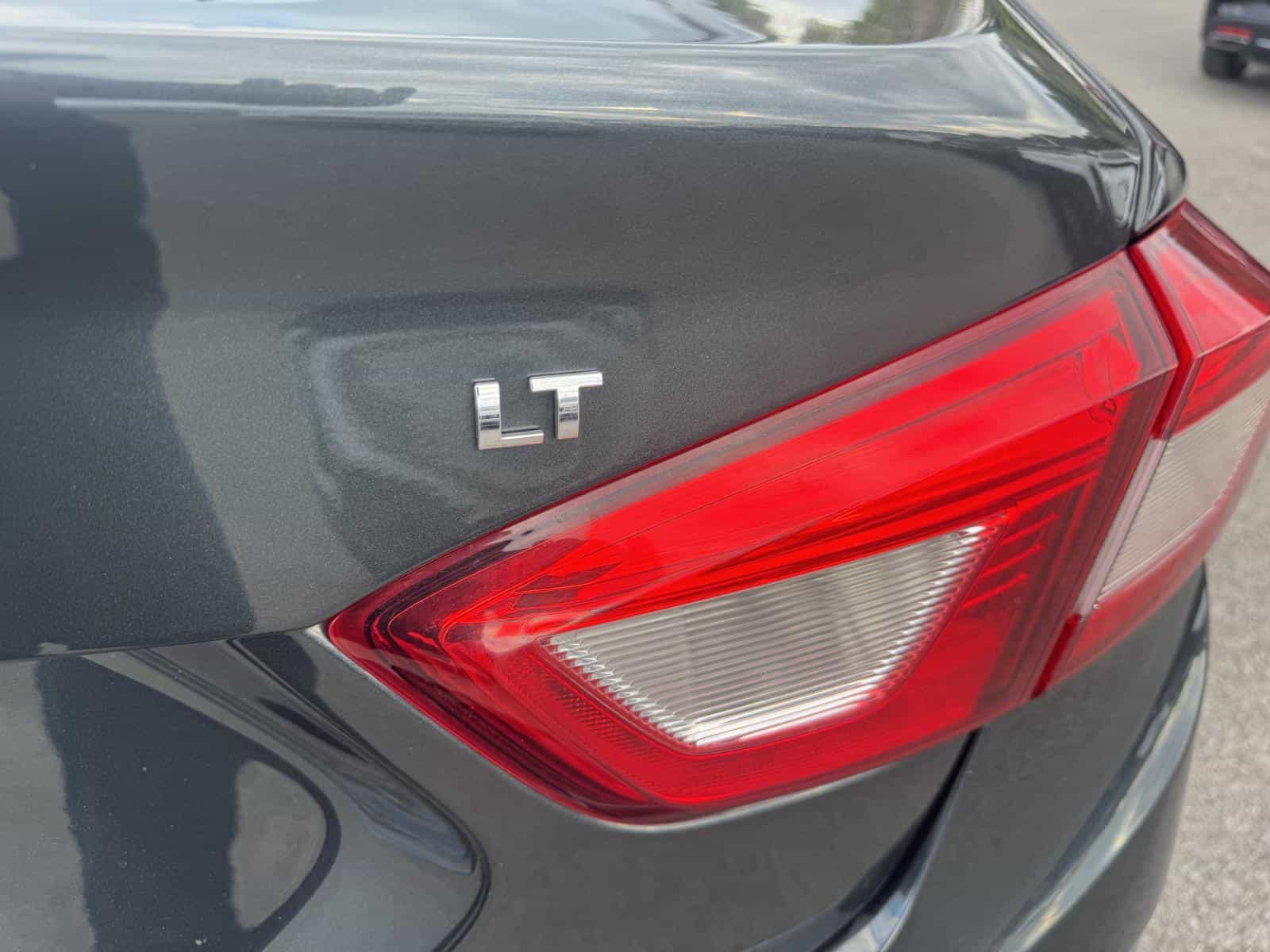 2018 Chevrolet CRUZE LT LT - Image 4