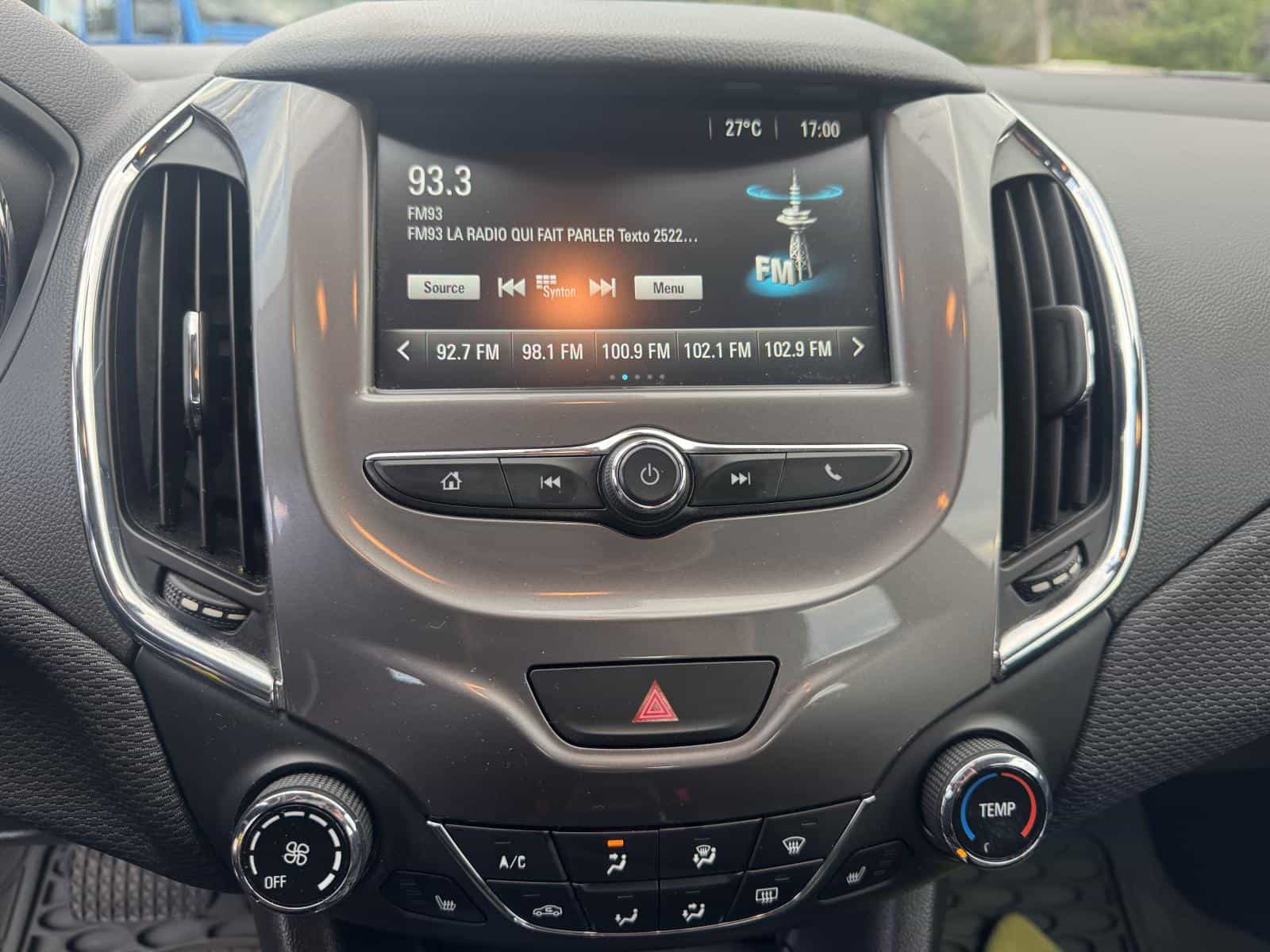 2018 Chevrolet CRUZE LT LT - Image 10