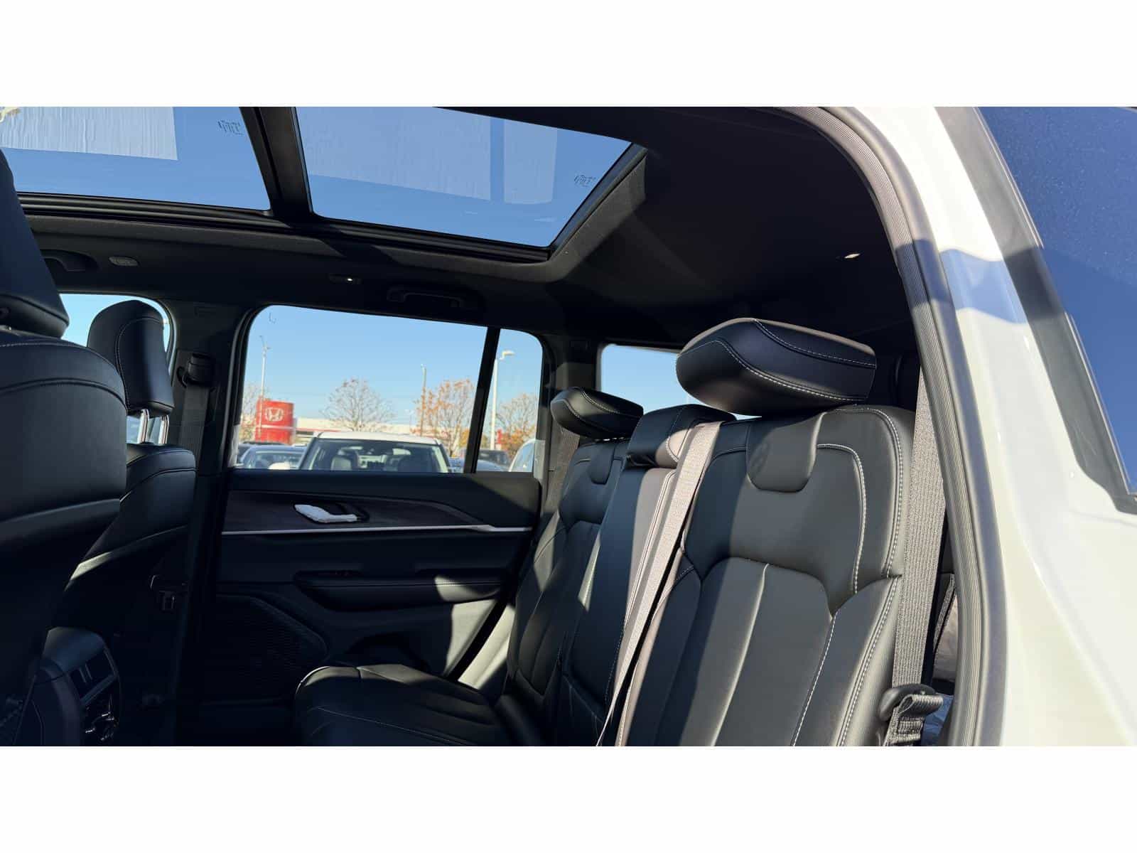 2025 Jeep Grand Cherokee Limited - Image 6