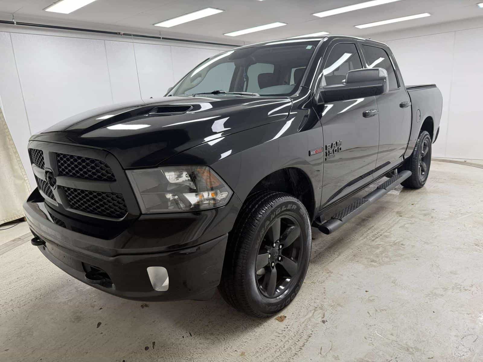2019 RAM 1500 CLASSIC SLT SLT - Image 1