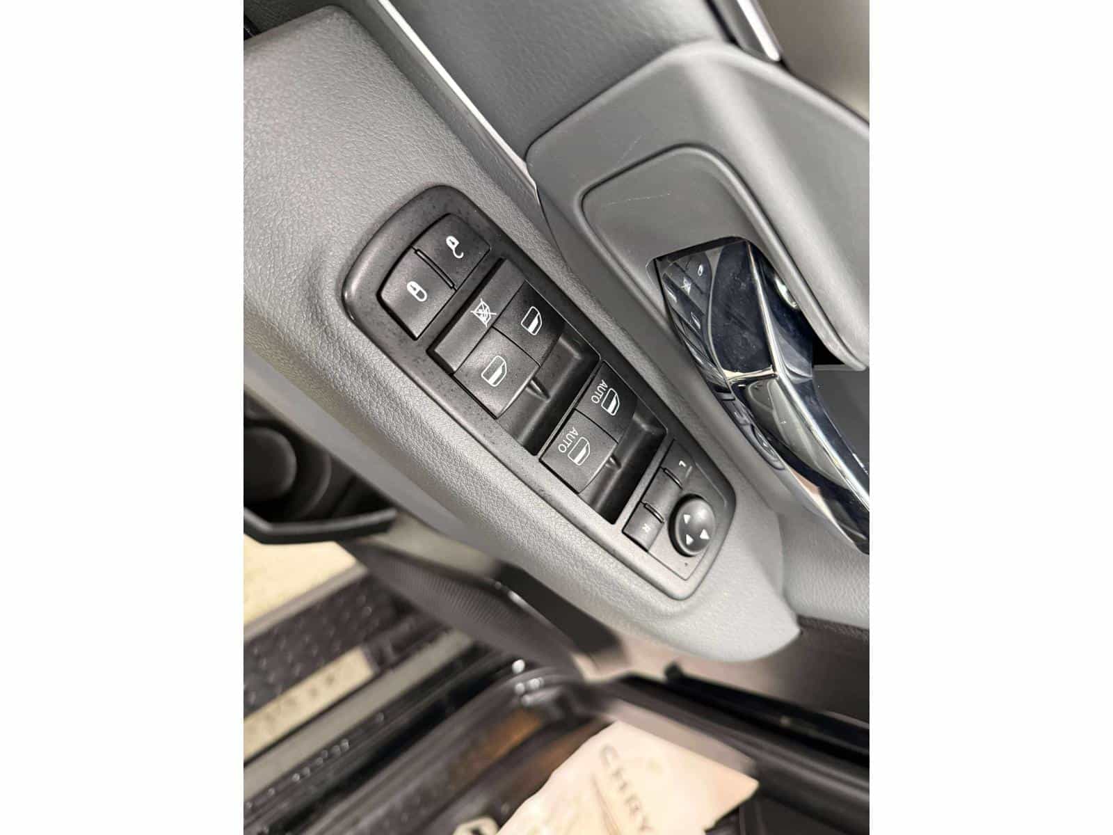 2019 RAM 1500 CLASSIC SLT SLT - Image 10