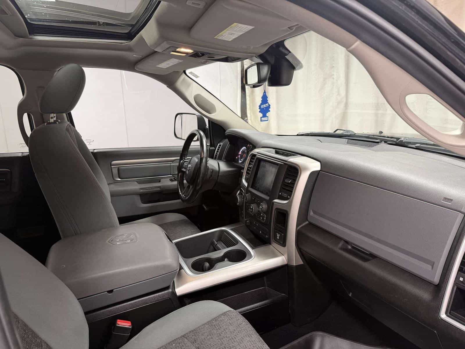 2019 RAM 1500 CLASSIC SLT SLT - Image 11