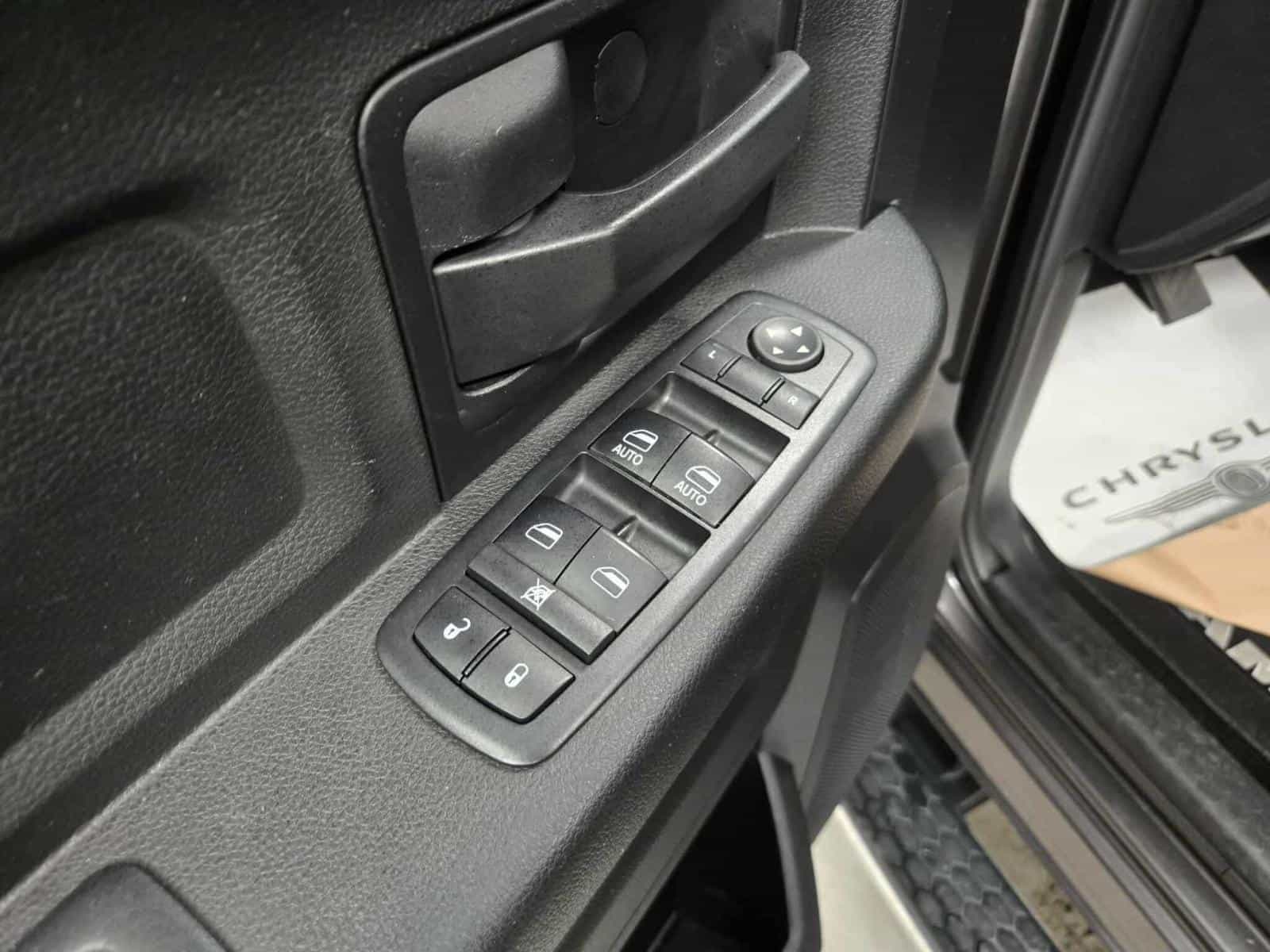 2017 RAM 1500 ST SXT - Image 11