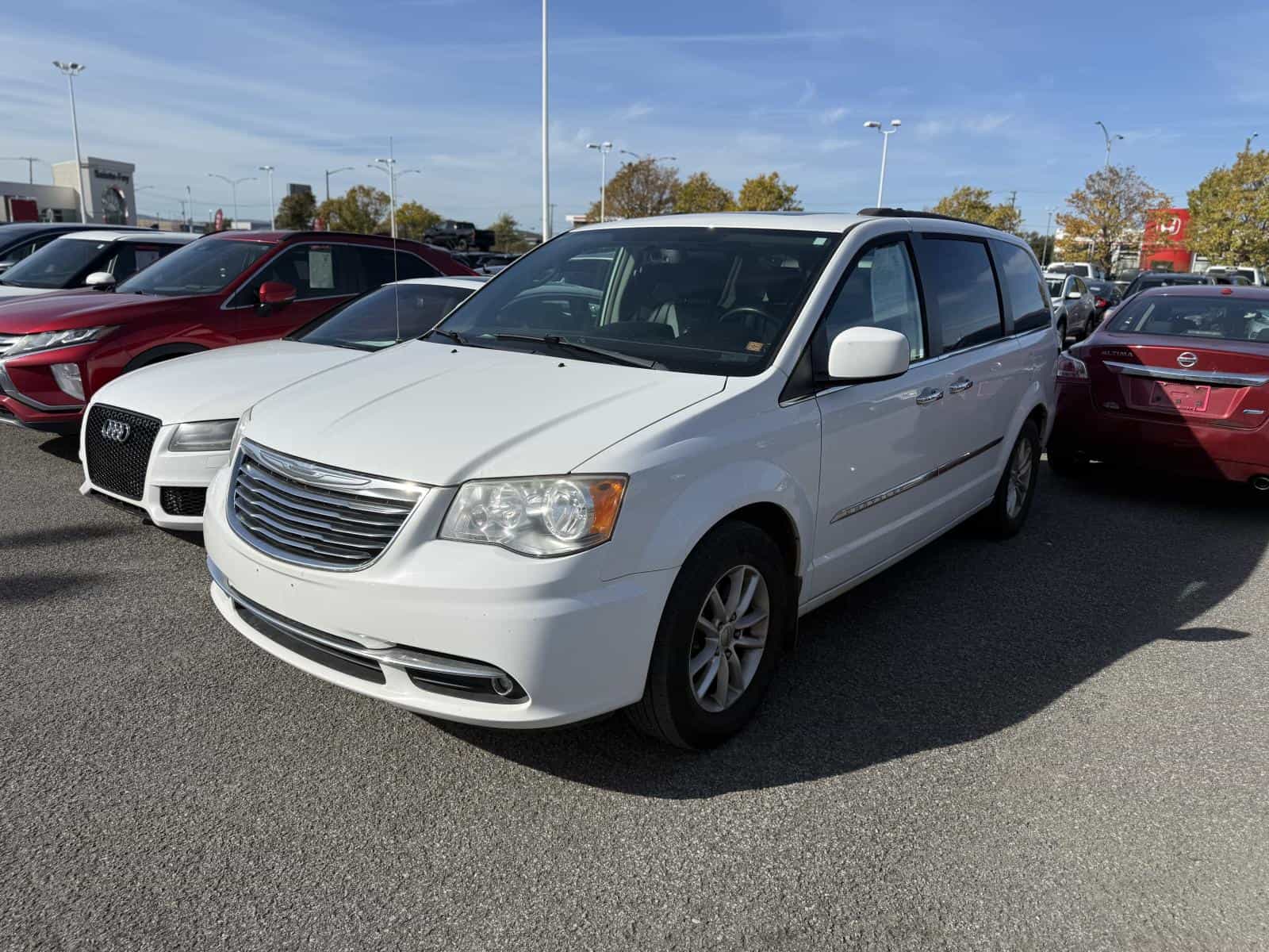 2014 Chrysler Town & Country Touring L Touring - Image 1