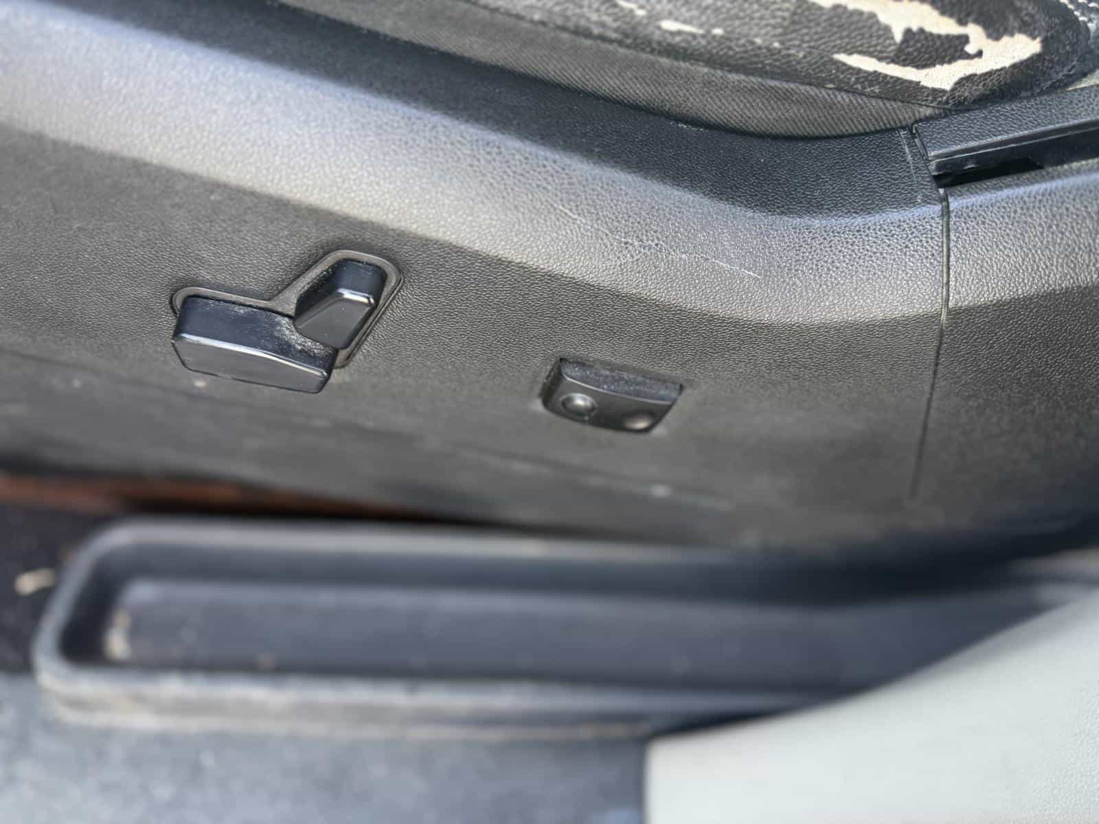 2014 Chrysler Town & Country Touring L Touring - Image 13