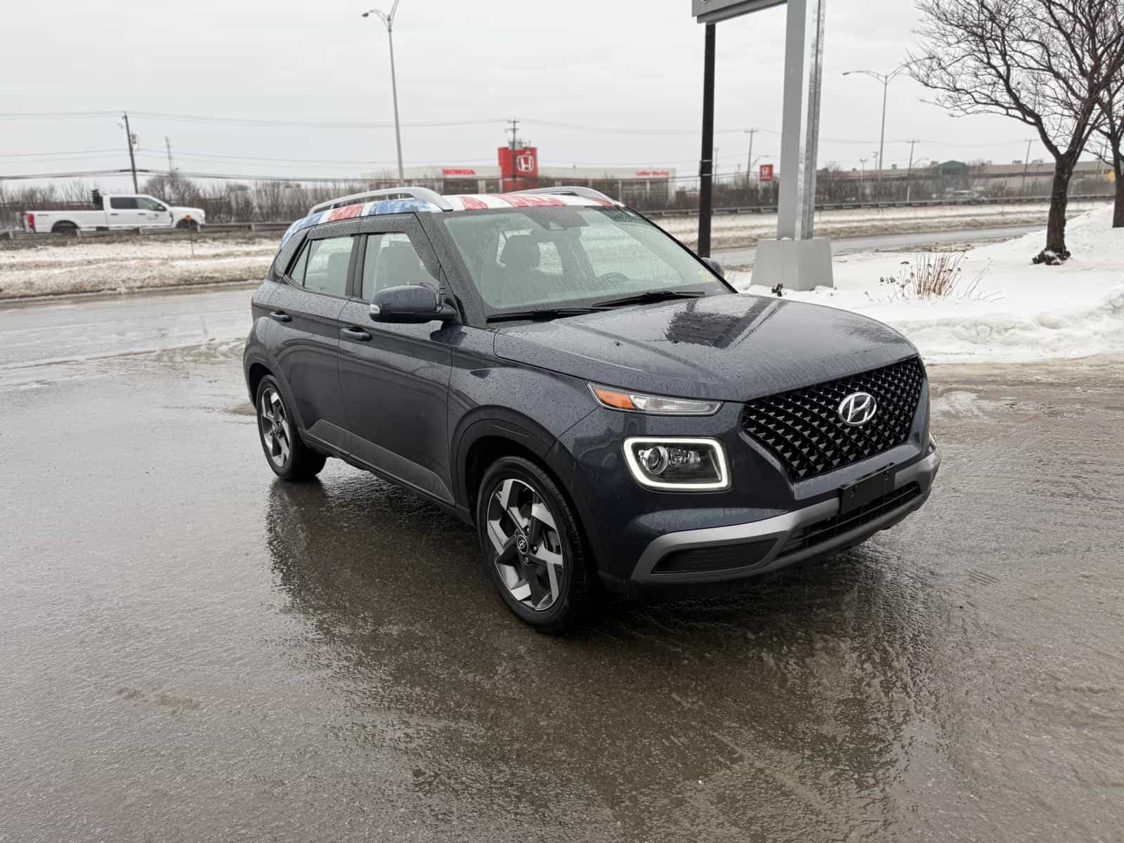 2021 Hyundai Venue Ultimate Ultimate - Image 3