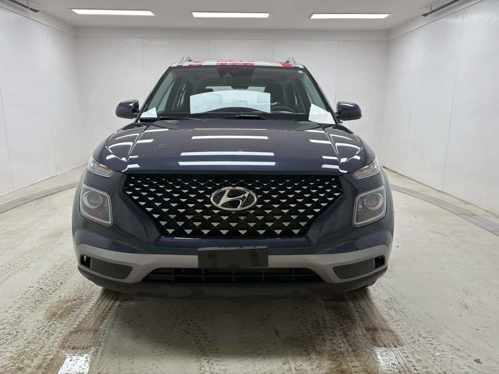 2021 Hyundai Venue Ultimate Ultimate - Image 2