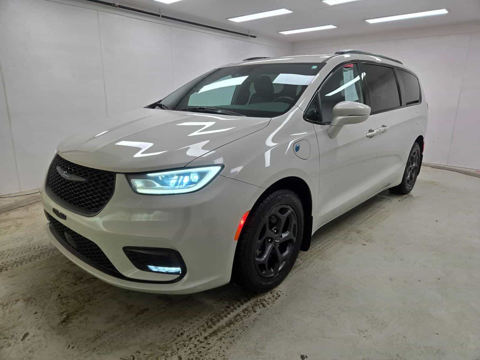 Image 2 Chrysler Pacifica Hybrid Touring 2021