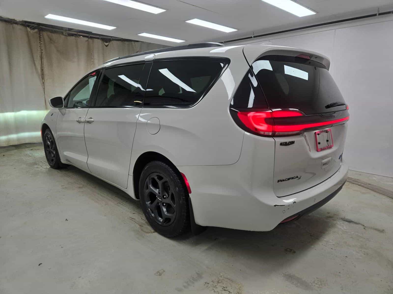 2021 Chrysler Pacifica Hybrid Touring - Image 7