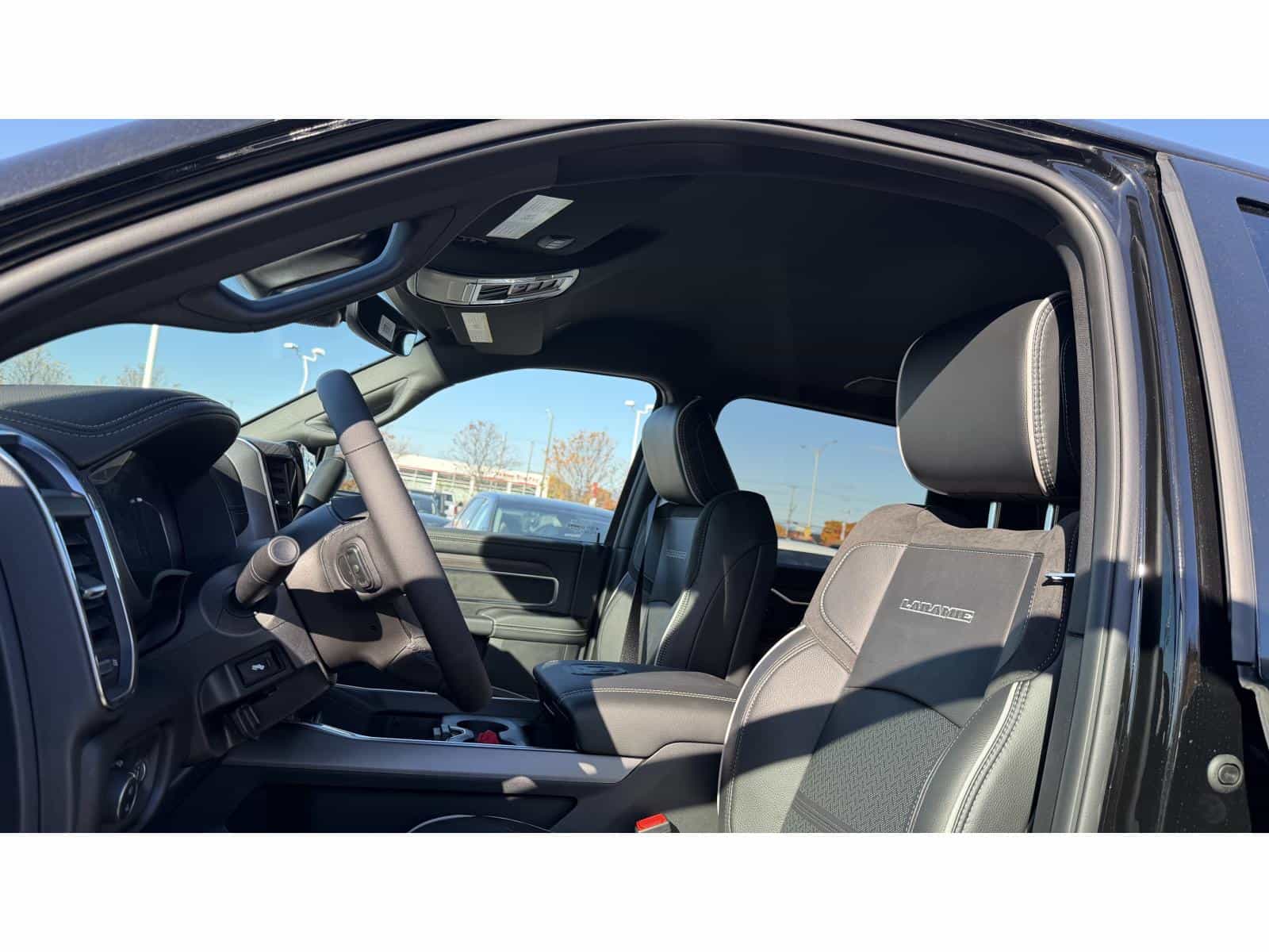 Image 5 RAM 3500 Laramie 2026